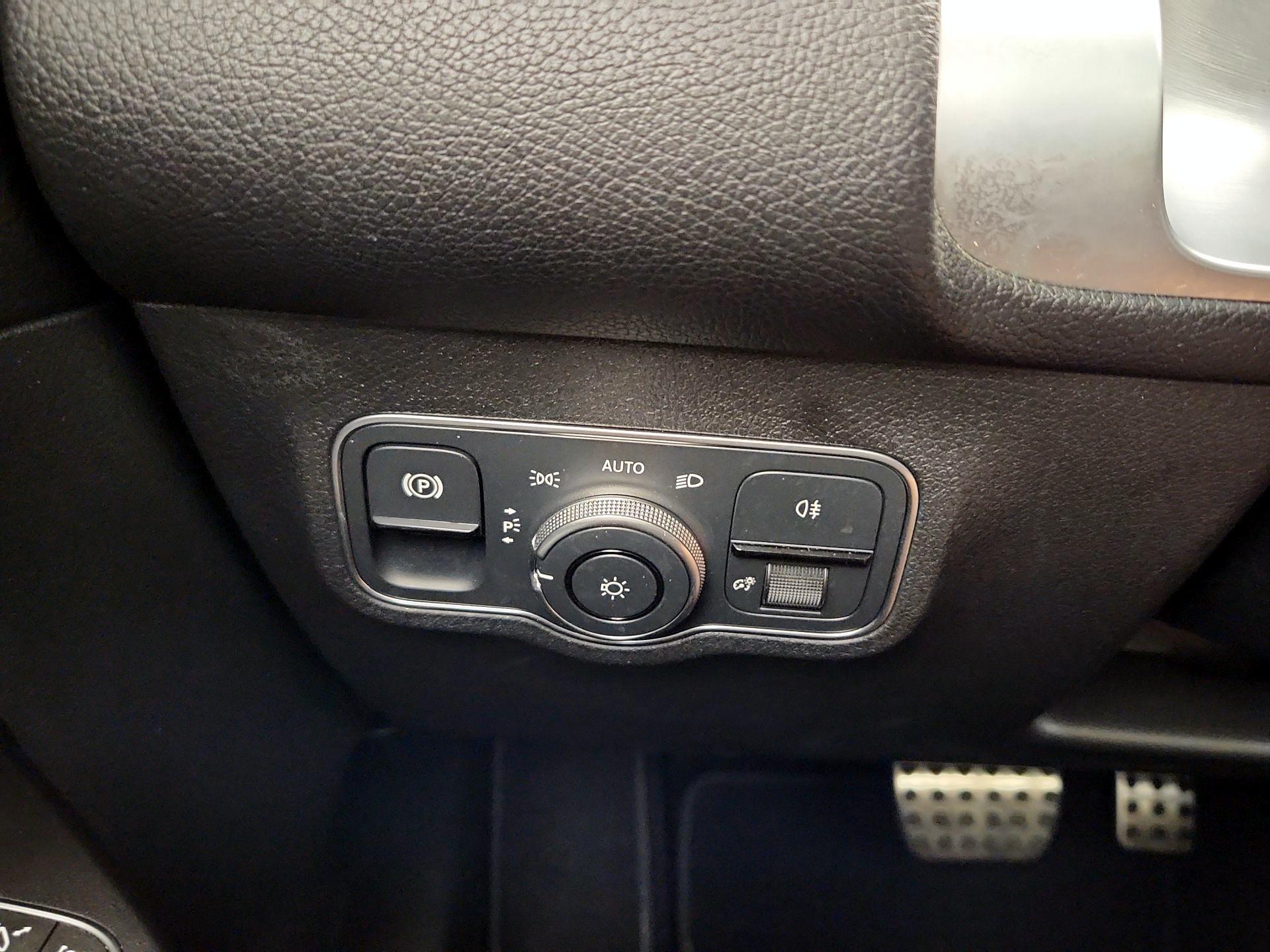 Thumbnail: 2022 Mercedes-Benz GLB - 13