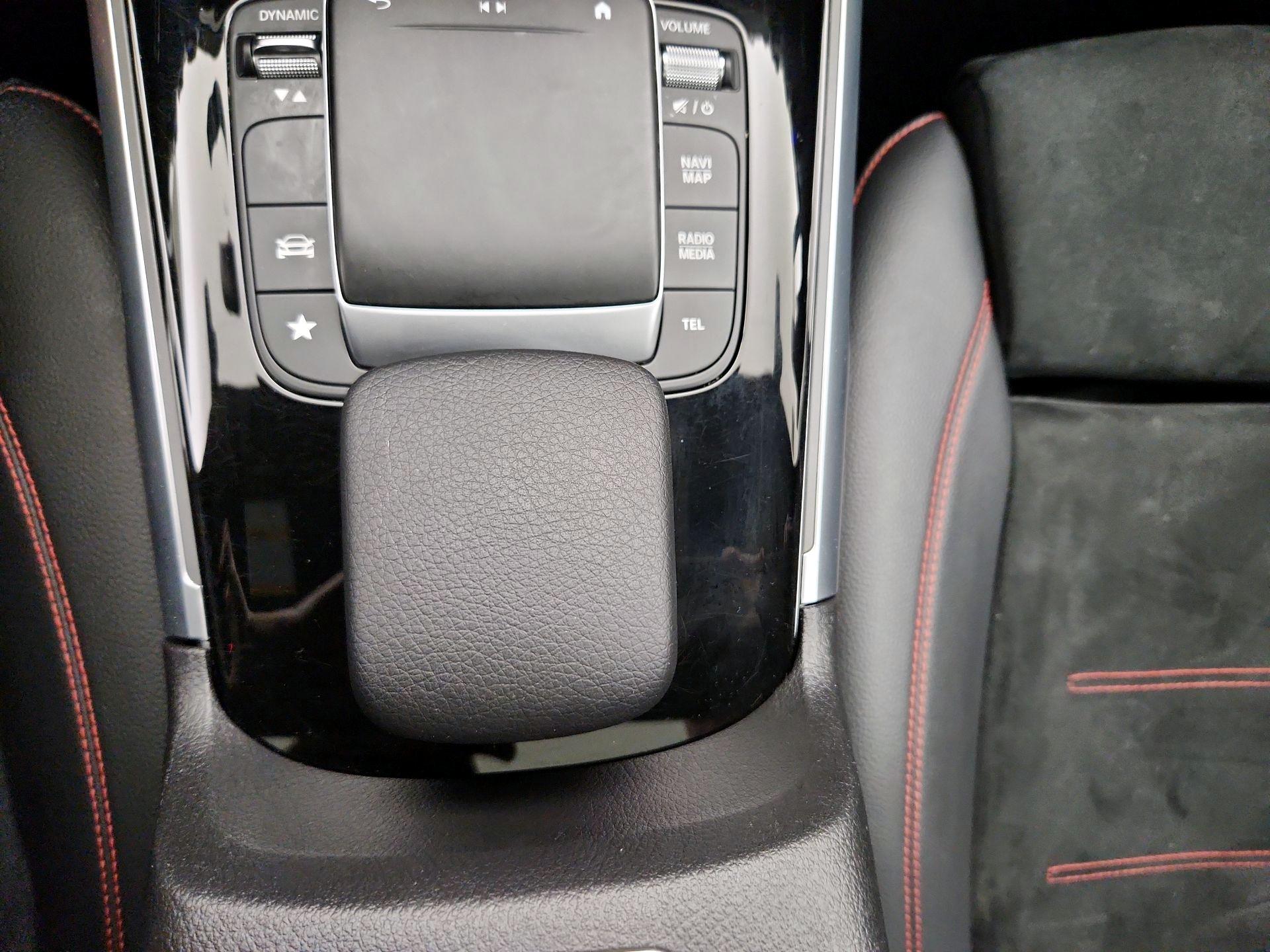 Thumbnail: 2022 Mercedes-Benz GLB - 18