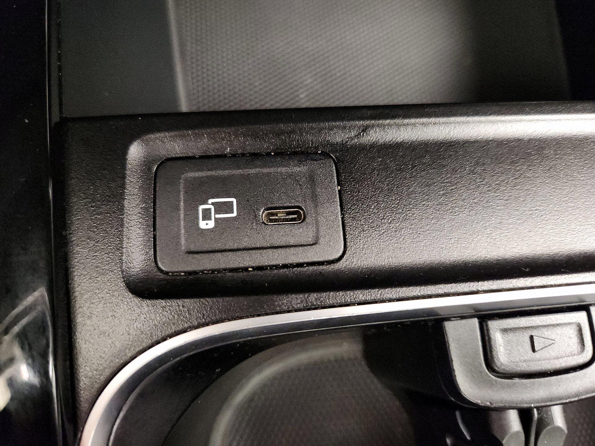 Thumbnail: 2022 Mercedes-Benz GLB - 19