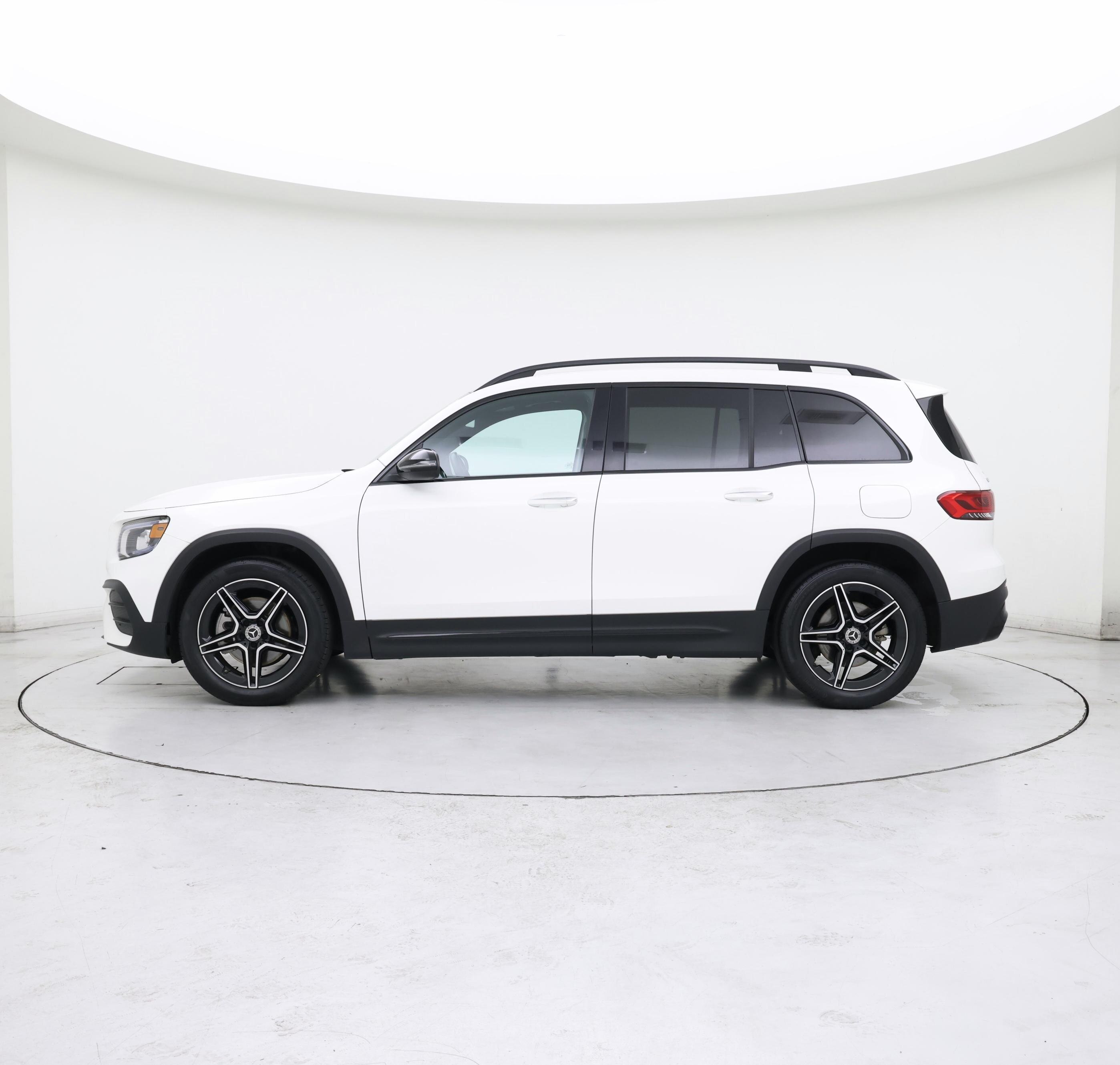 Thumbnail: 2022 Mercedes-Benz GLB - 3