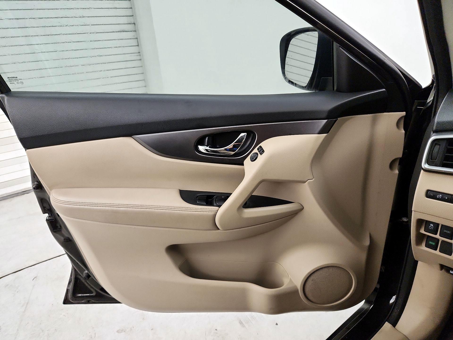 Thumbnail: 2015 Nissan Rogue - 12