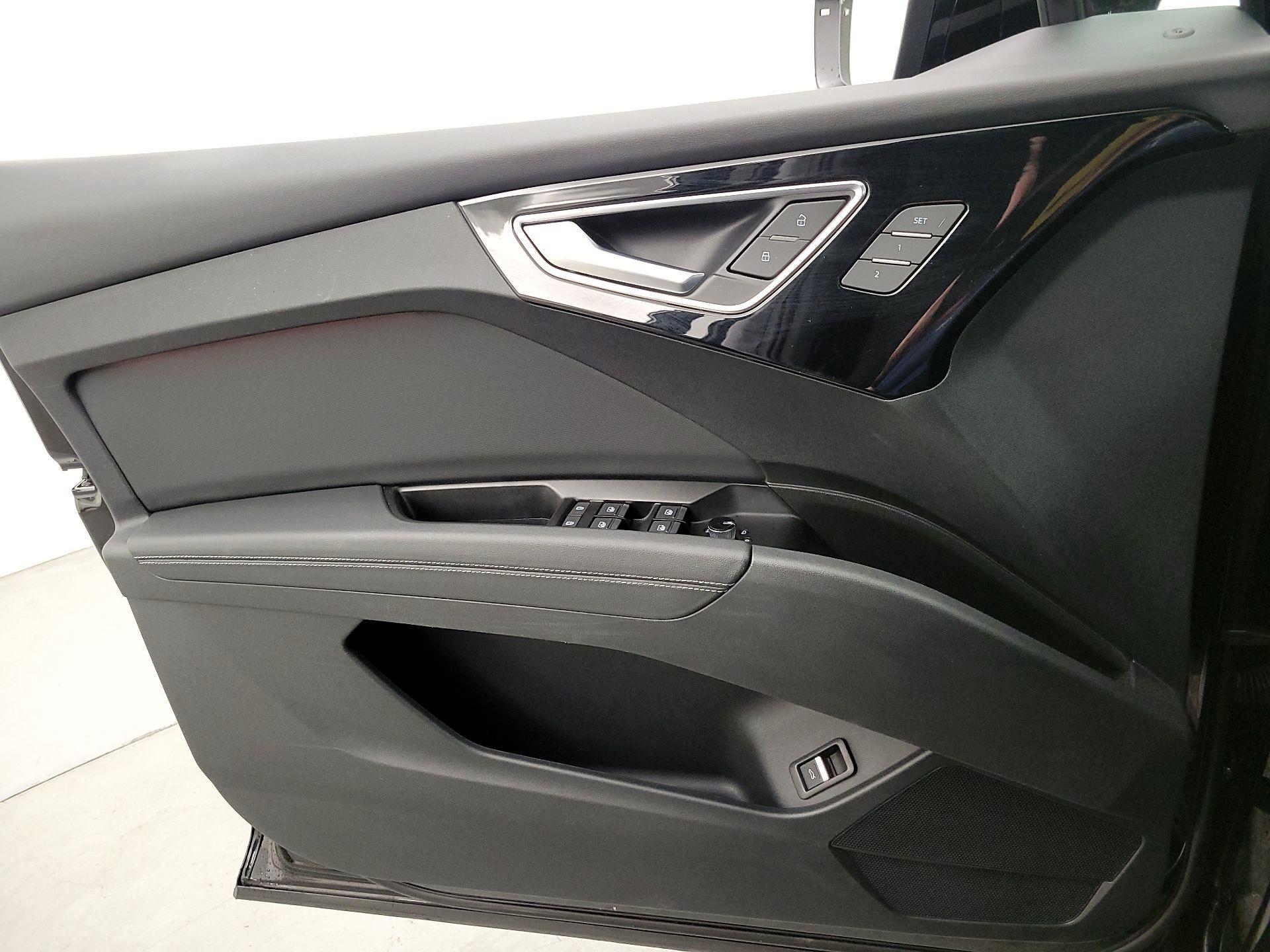 Thumbnail: 2023 Audi Q4 e-tron - 12