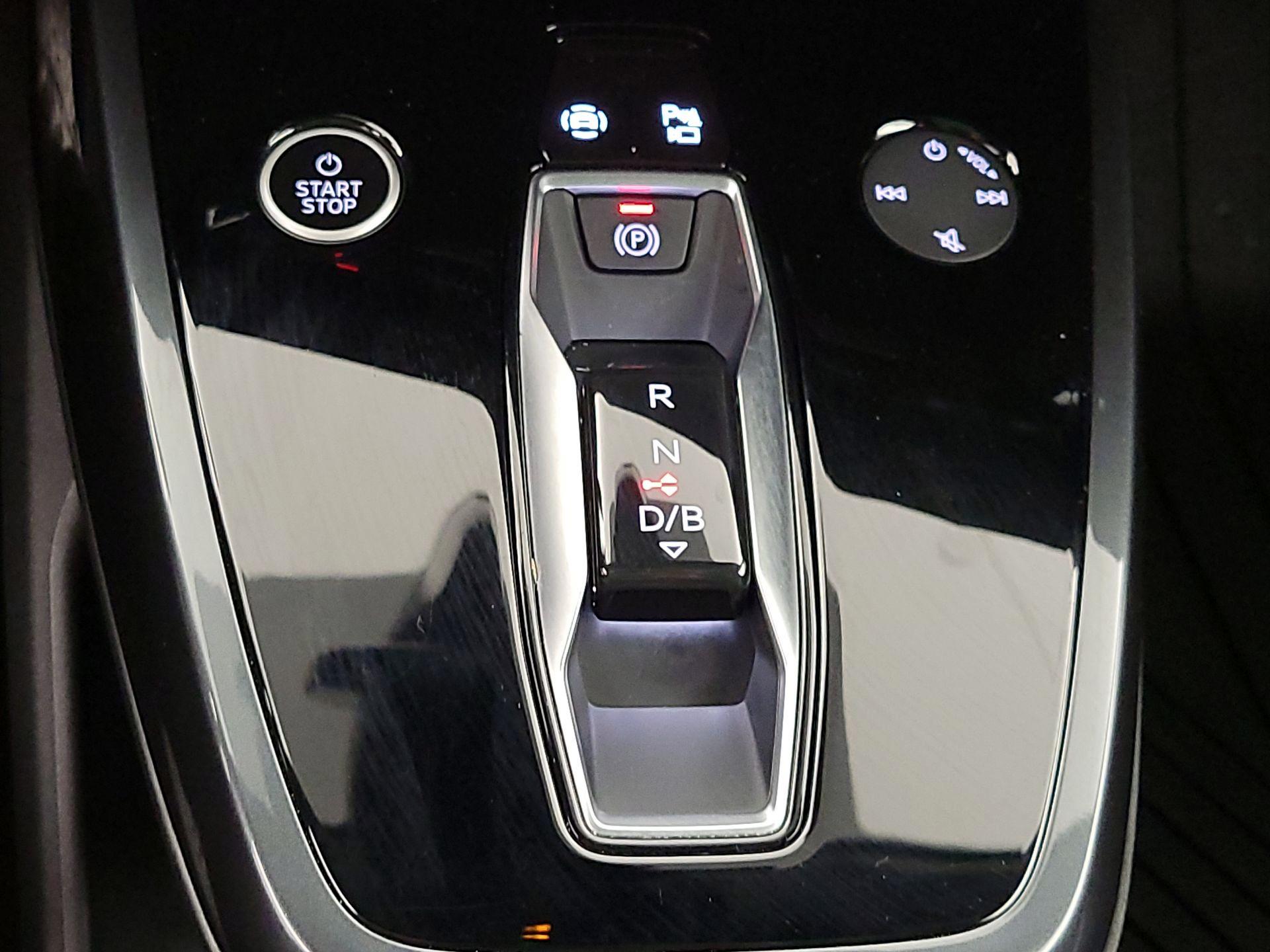 Thumbnail: 2023 Audi Q4 e-tron - 18