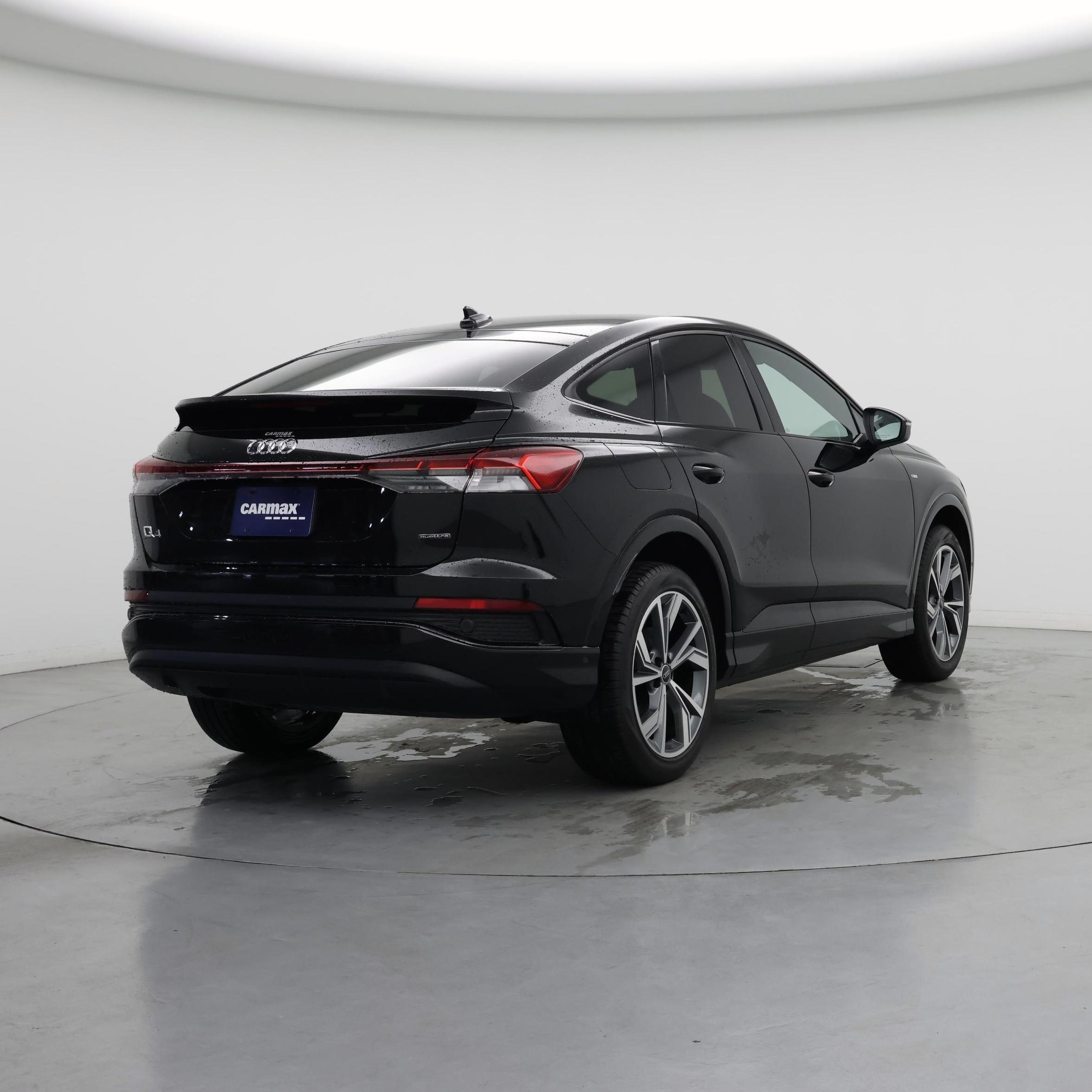 Thumbnail: 2023 Audi Q4 e-tron - 8