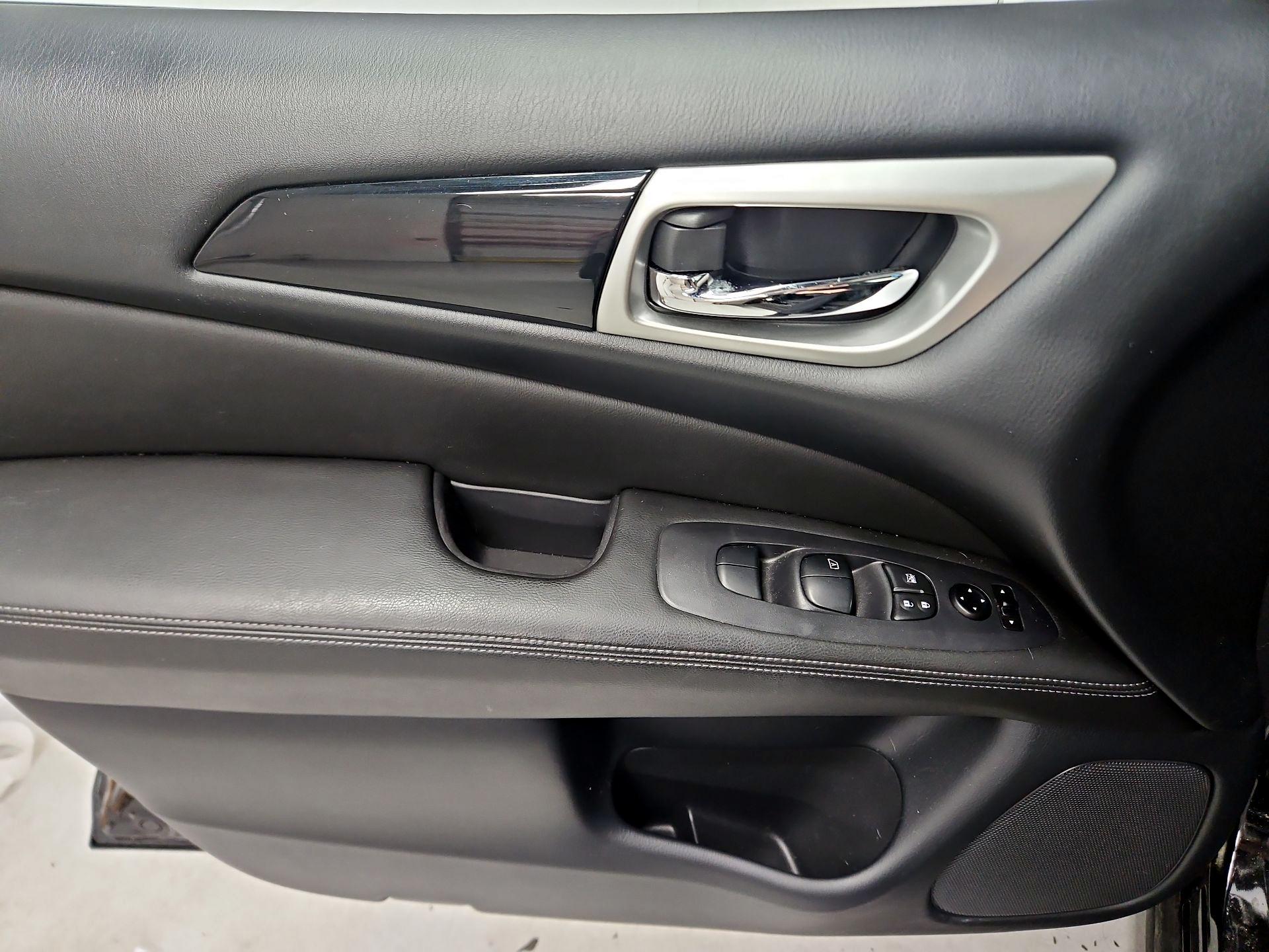 Thumbnail: 2019 Nissan Pathfinder - 12