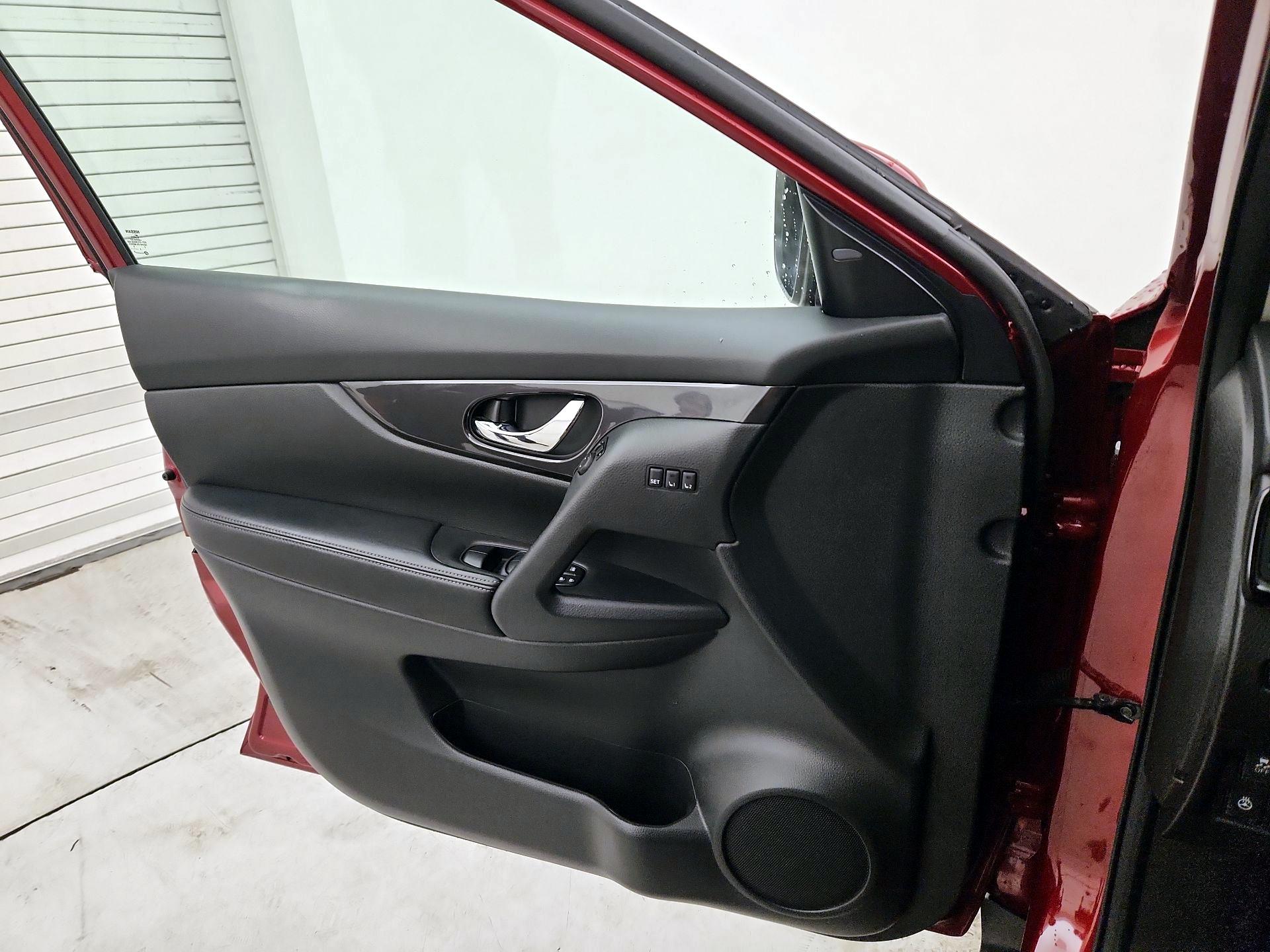 Thumbnail: 2020 Nissan Rogue - 12