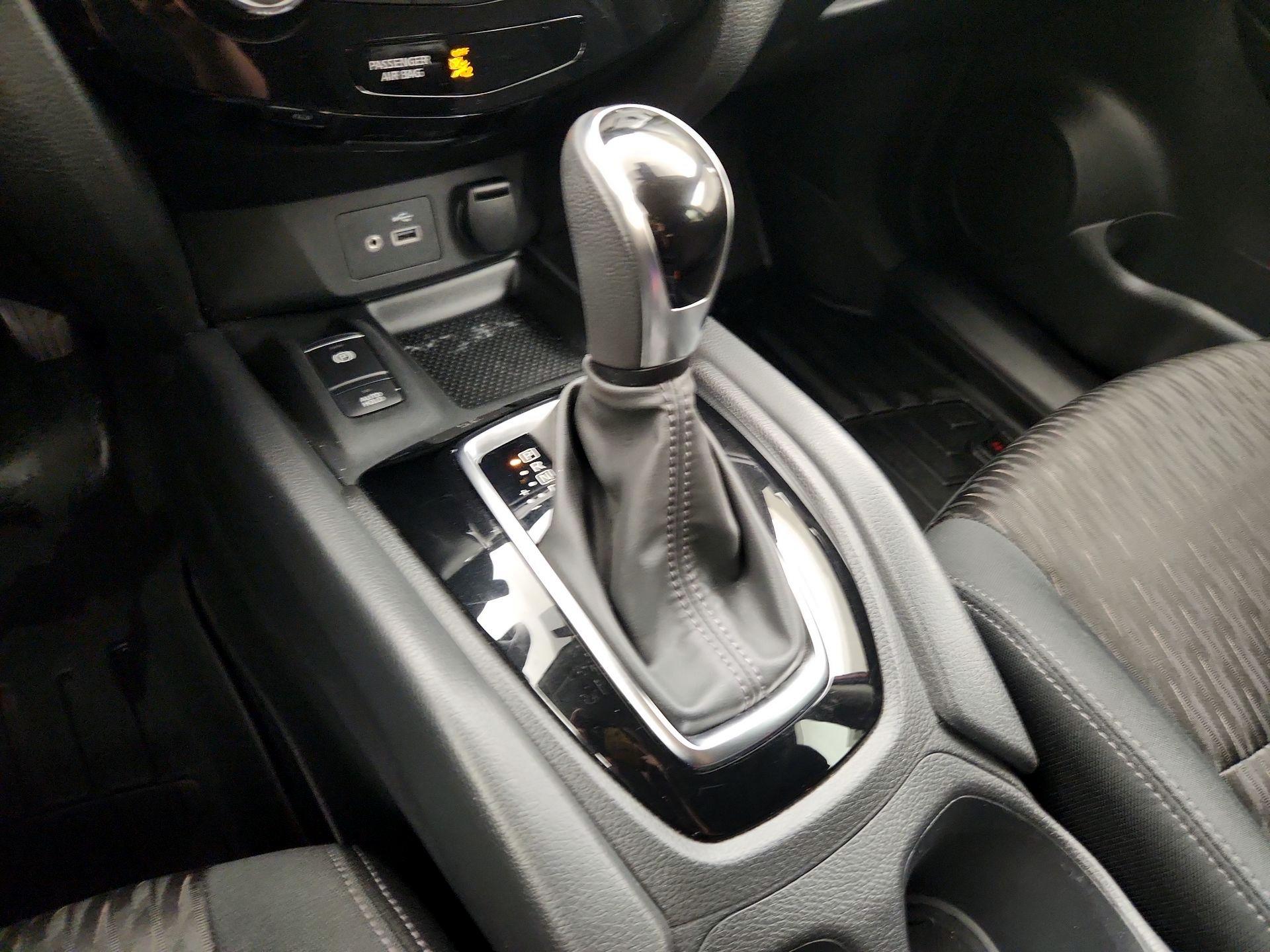 Thumbnail: 2020 Nissan Rogue - 17