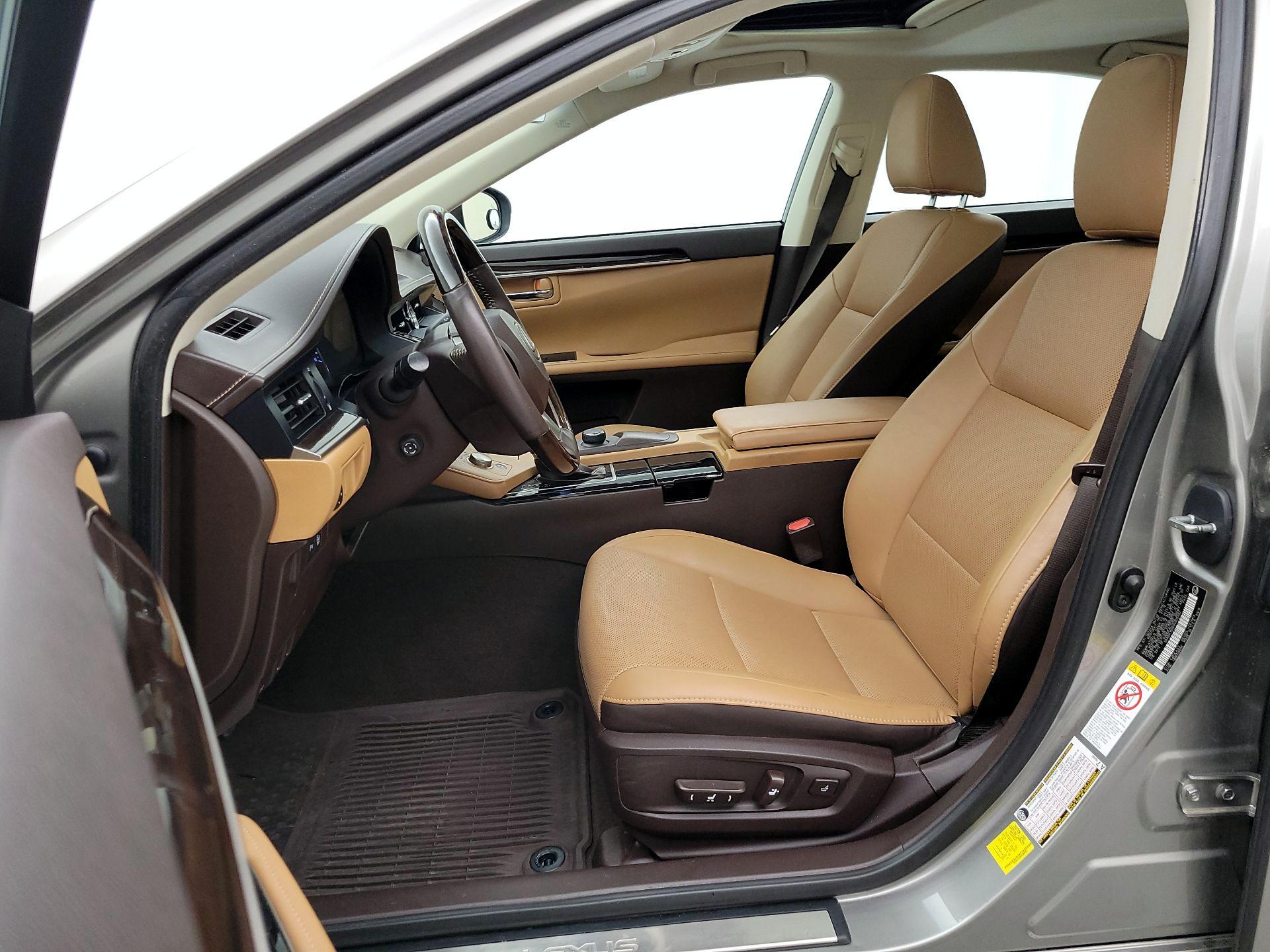 Thumbnail: 2016 Lexus ES - 11