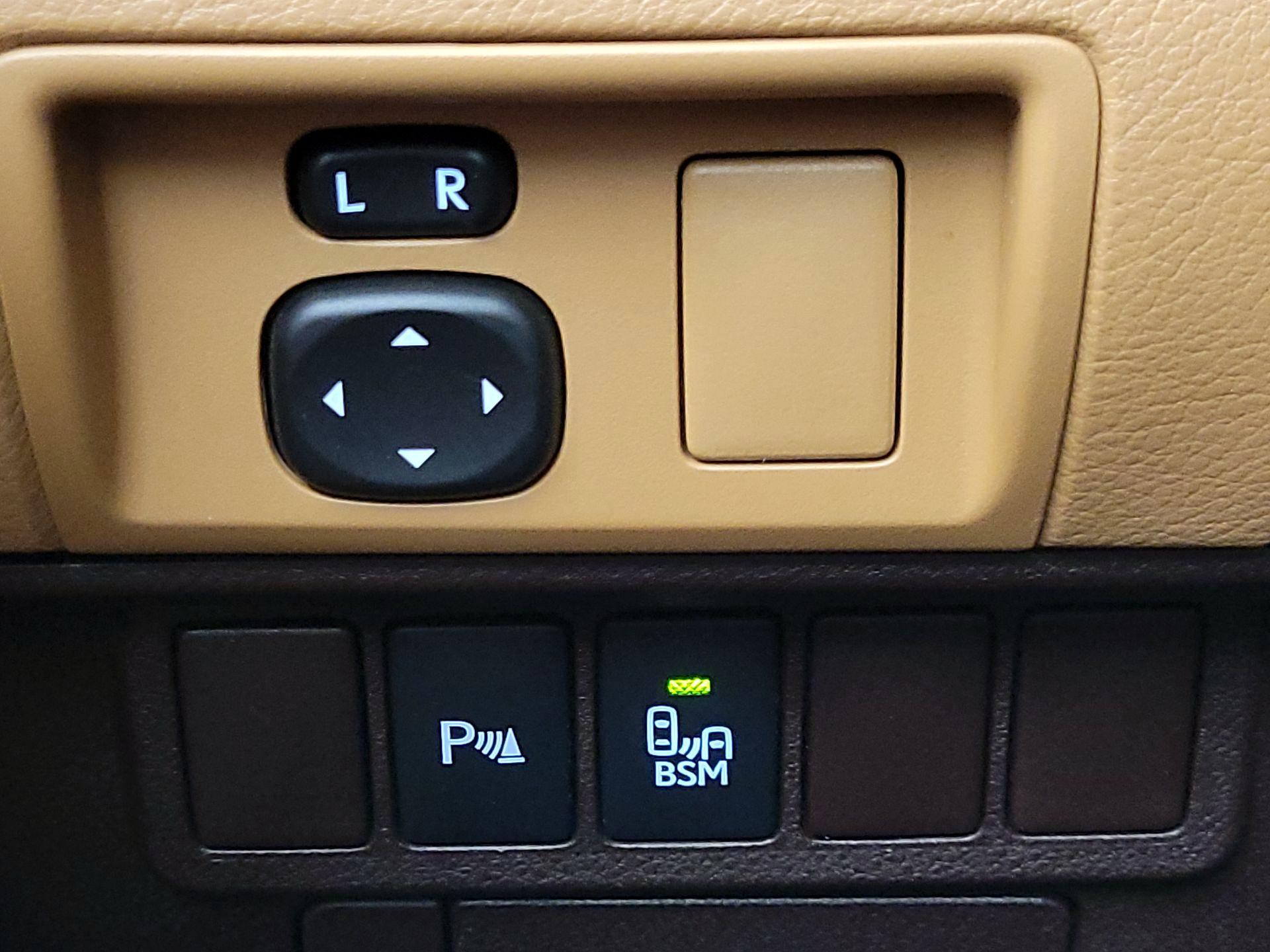 Thumbnail: 2016 Lexus ES - 13