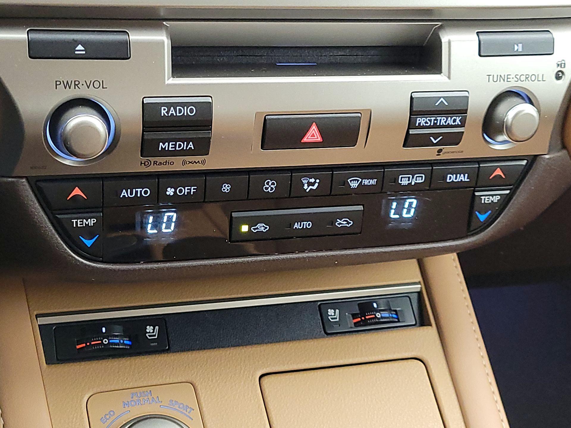 Thumbnail: 2016 Lexus ES - 16