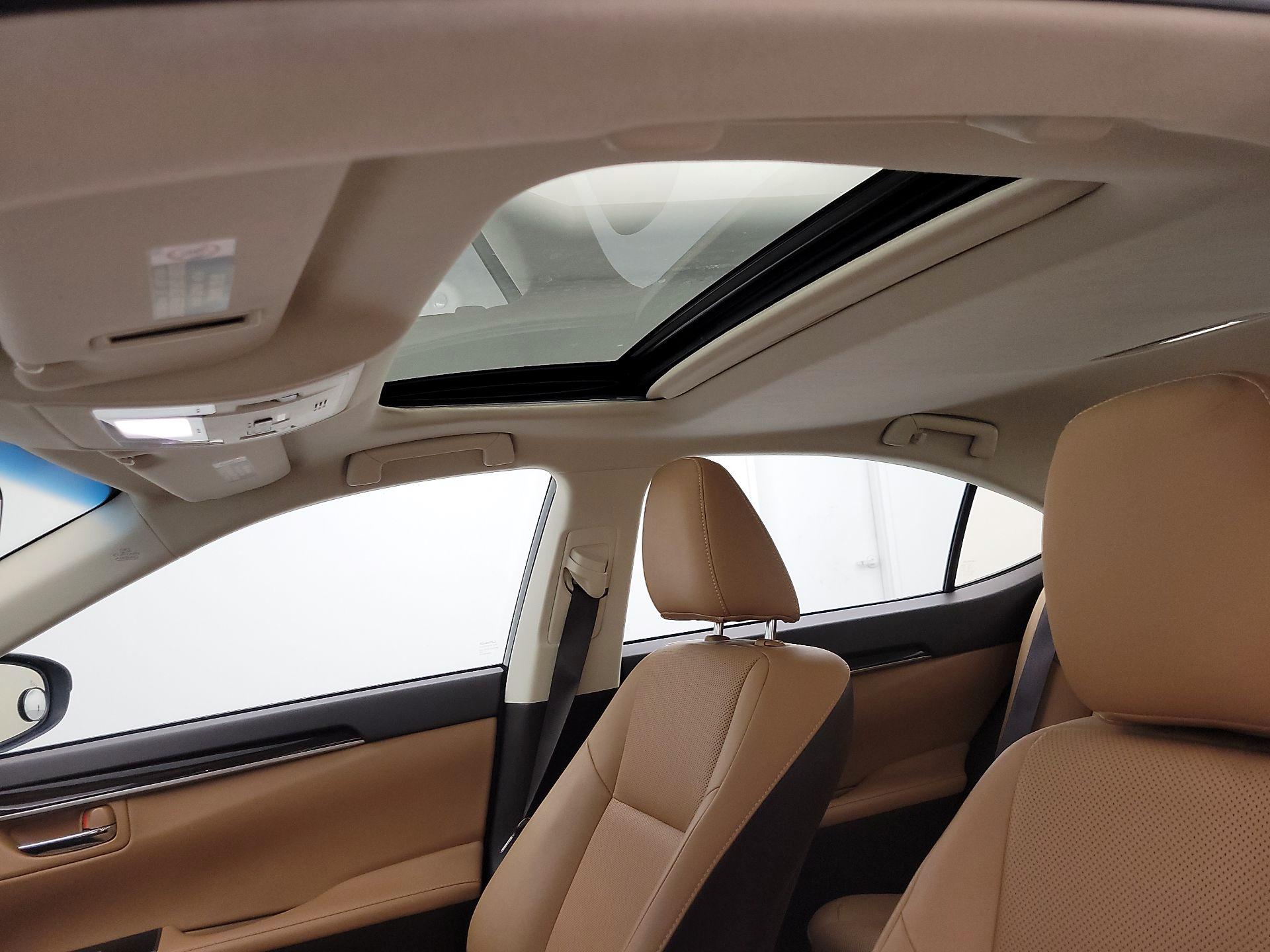 Thumbnail: 2016 Lexus ES - 19