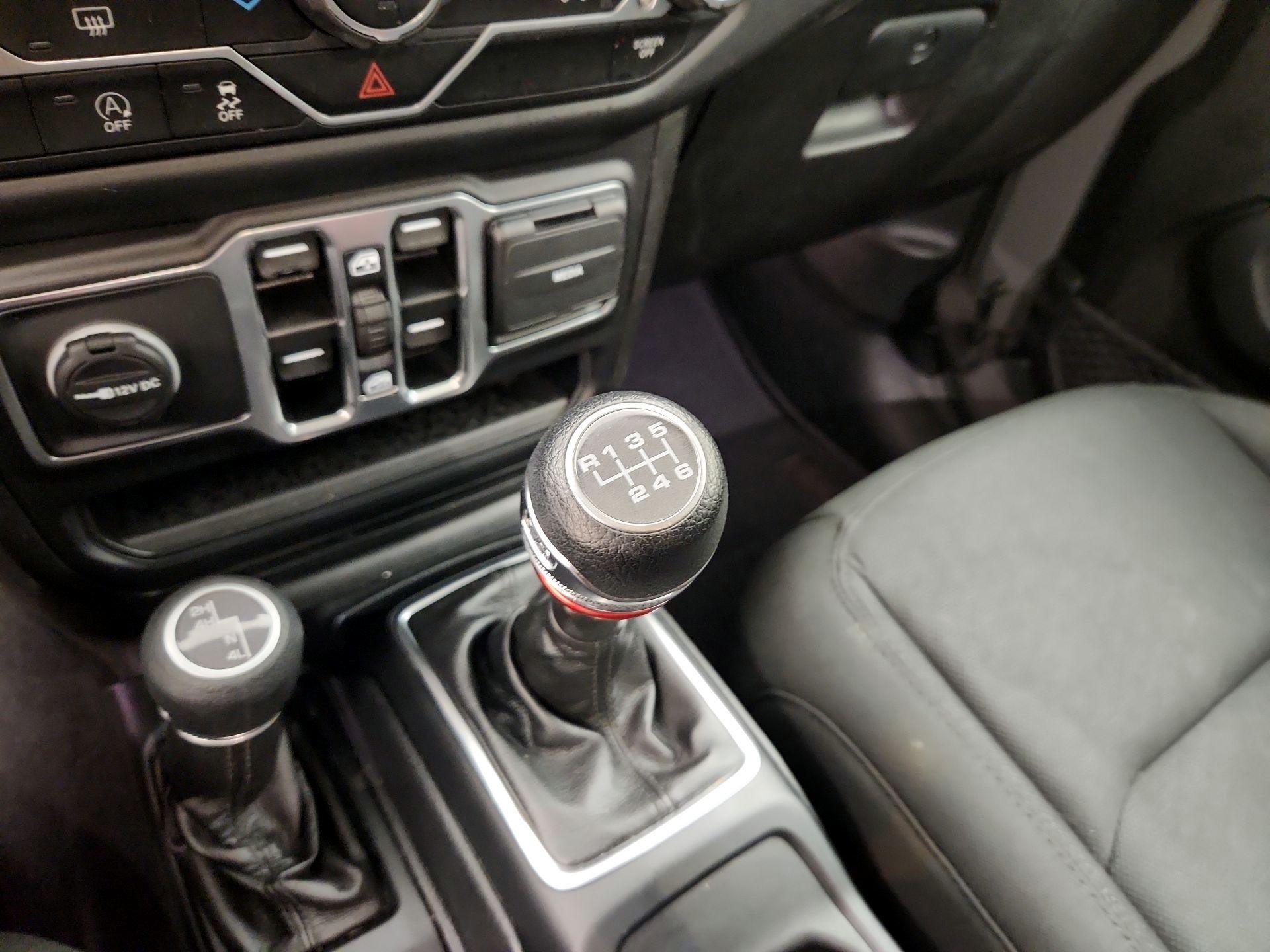 Thumbnail: 2020 Jeep Gladiator - 17