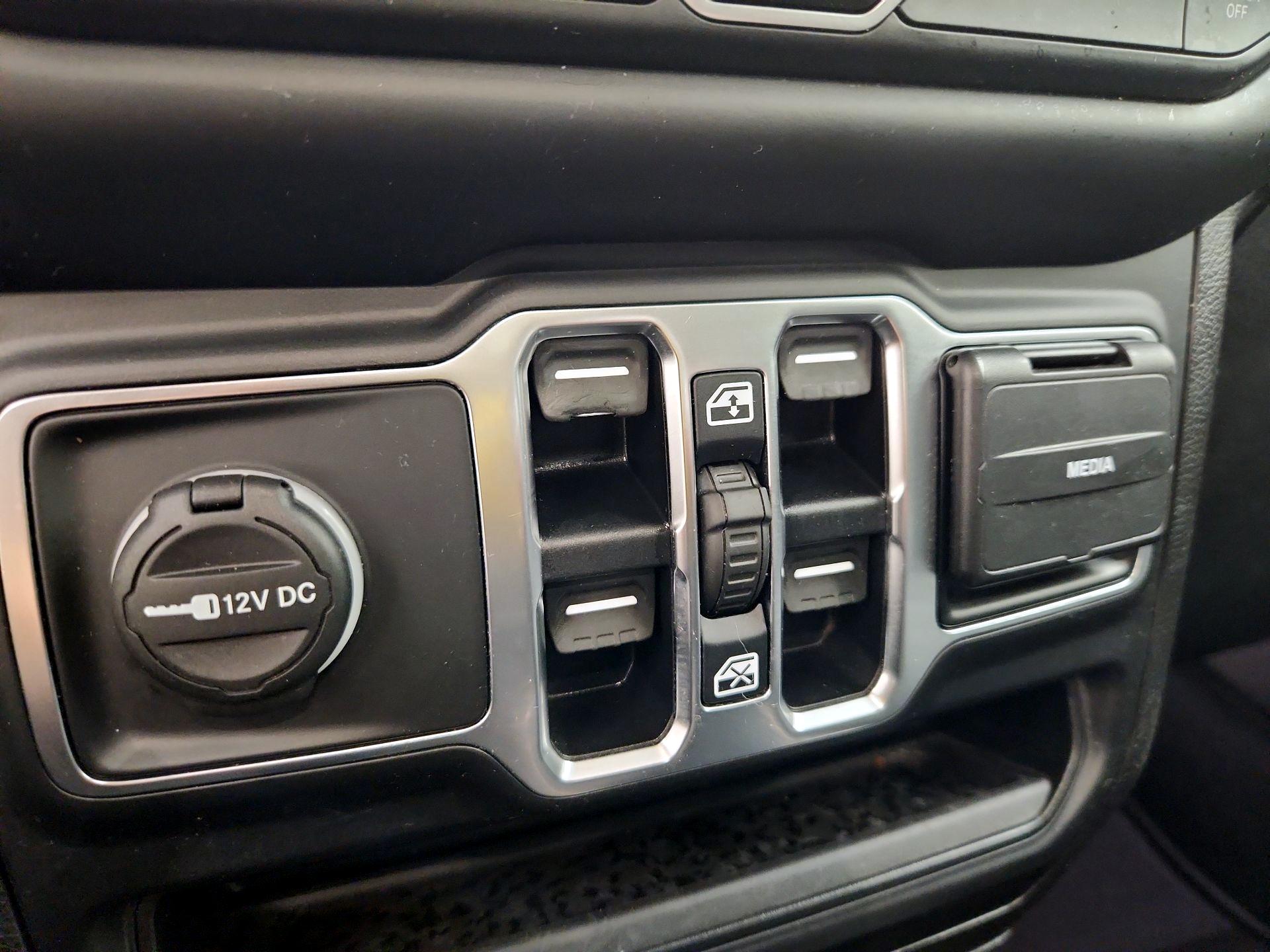 Thumbnail: 2020 Jeep Gladiator - 18