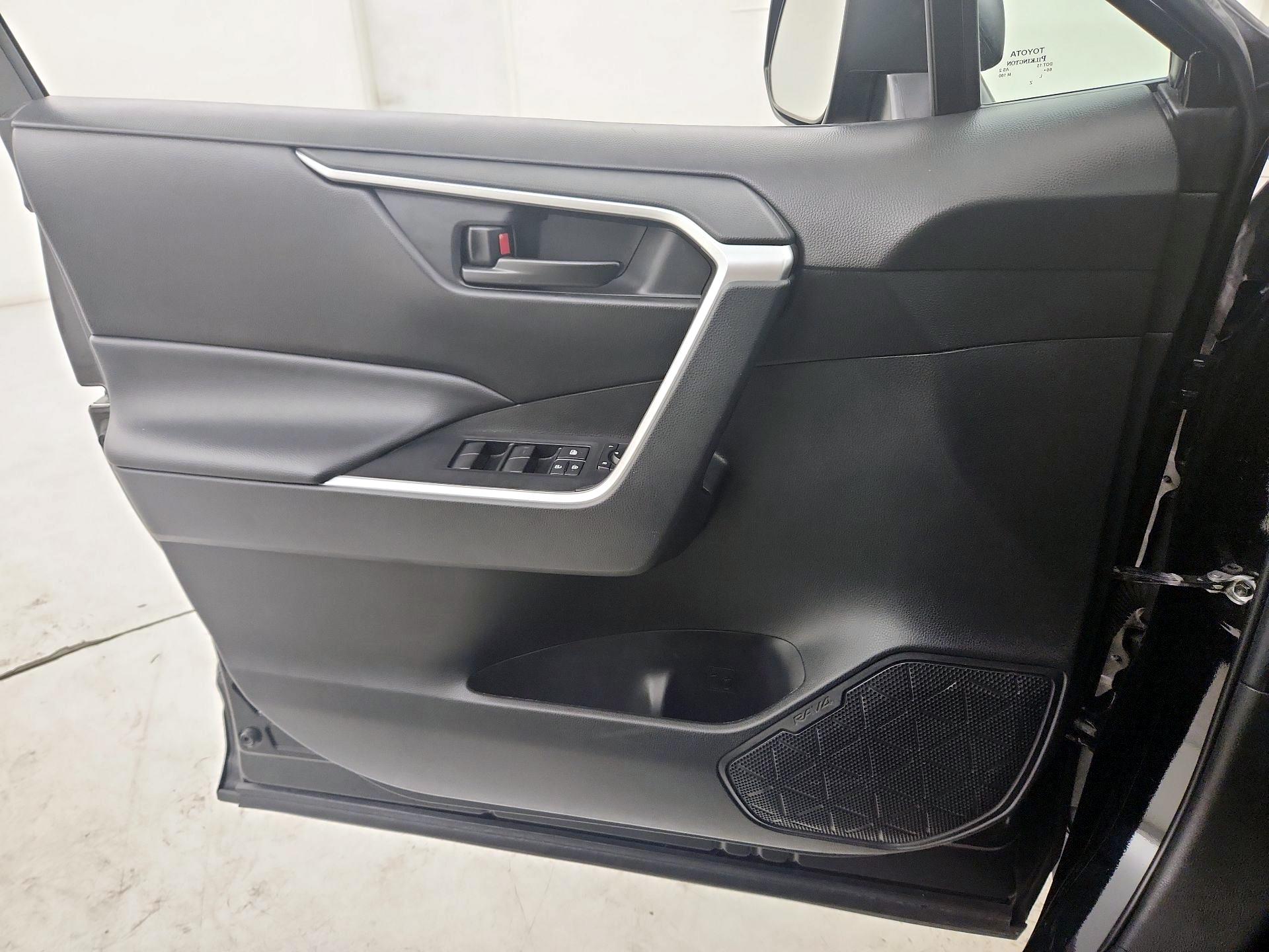 Thumbnail: 2023 Toyota RAV4 - 12