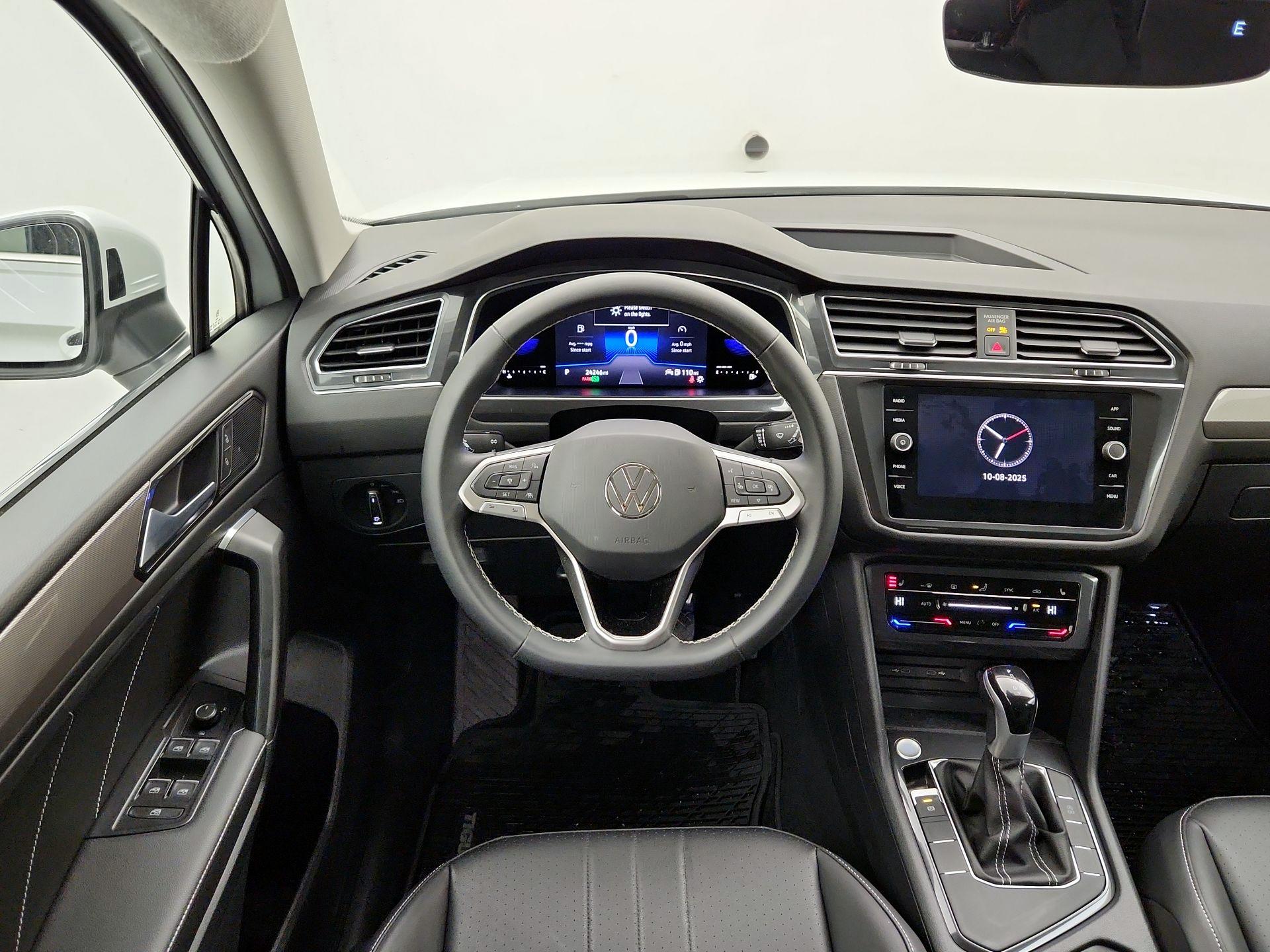 Thumbnail: 2023 Volkswagen Tiguan - 10