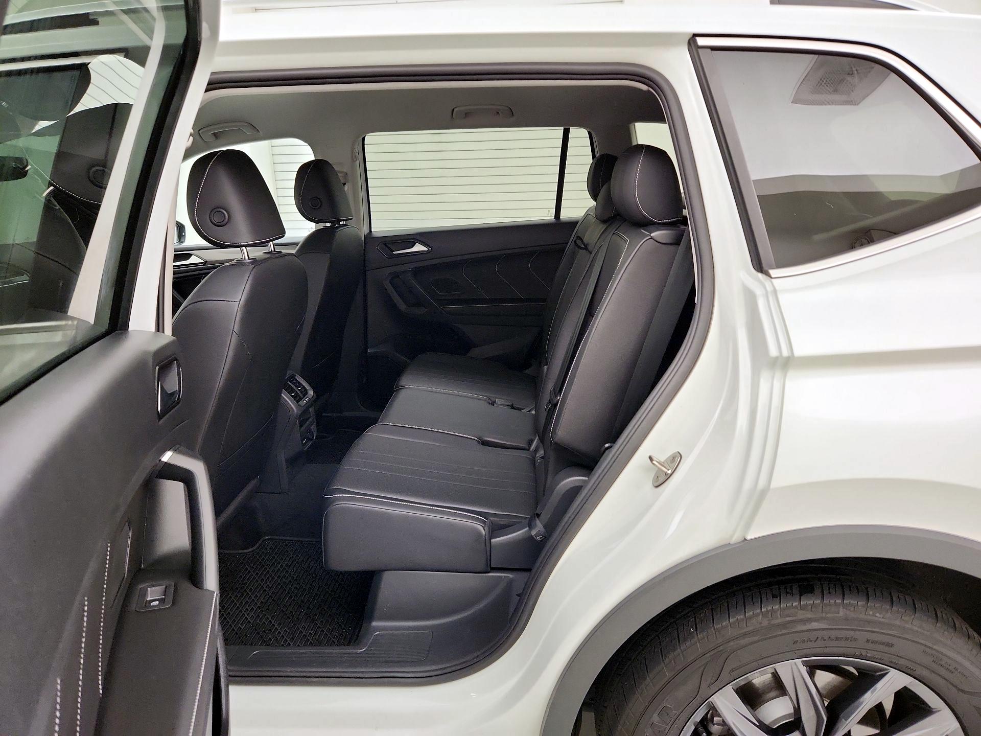Thumbnail: 2023 Volkswagen Tiguan - 19