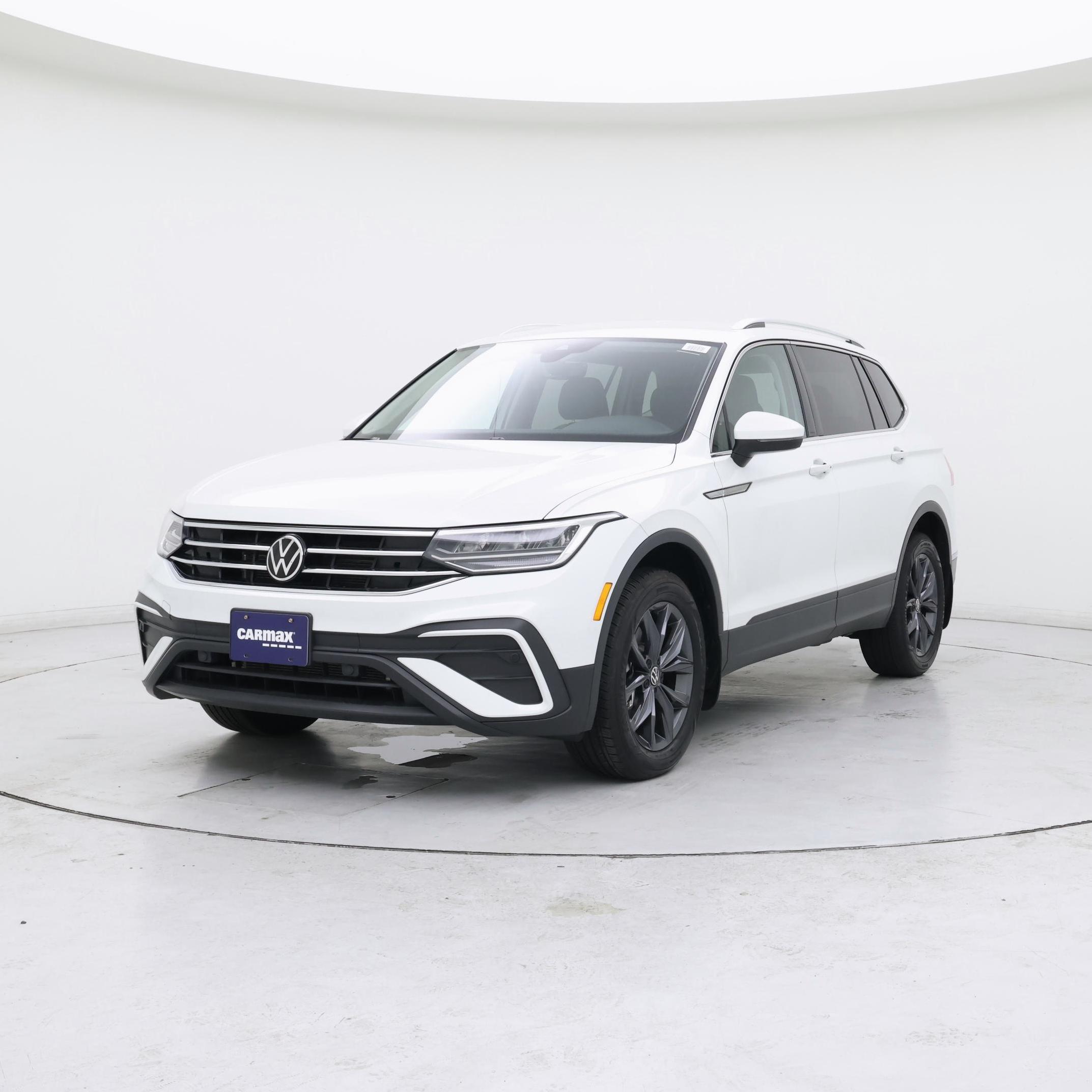 Thumbnail: 2023 Volkswagen Tiguan - 4