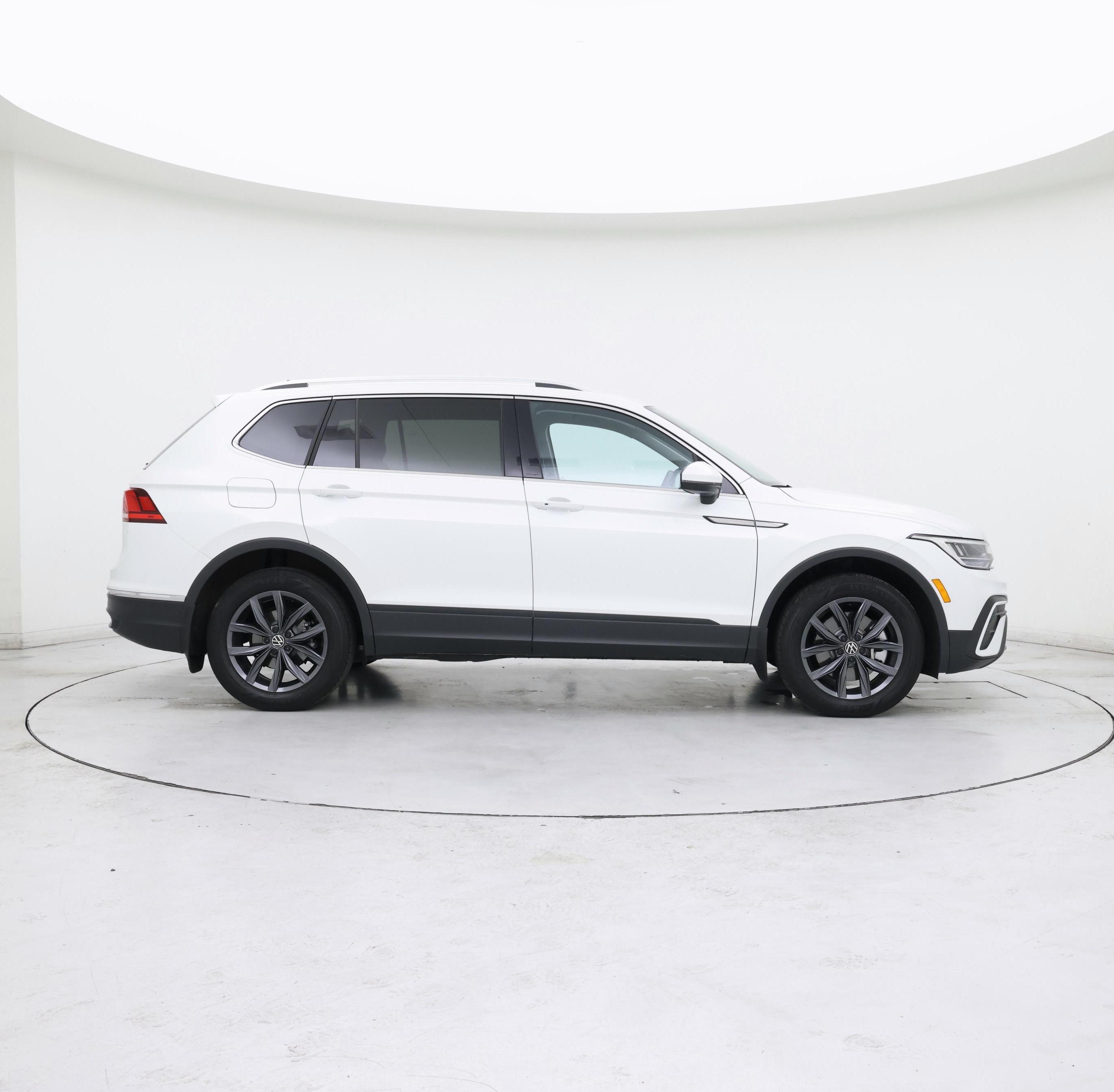 Thumbnail: 2023 Volkswagen Tiguan - 7