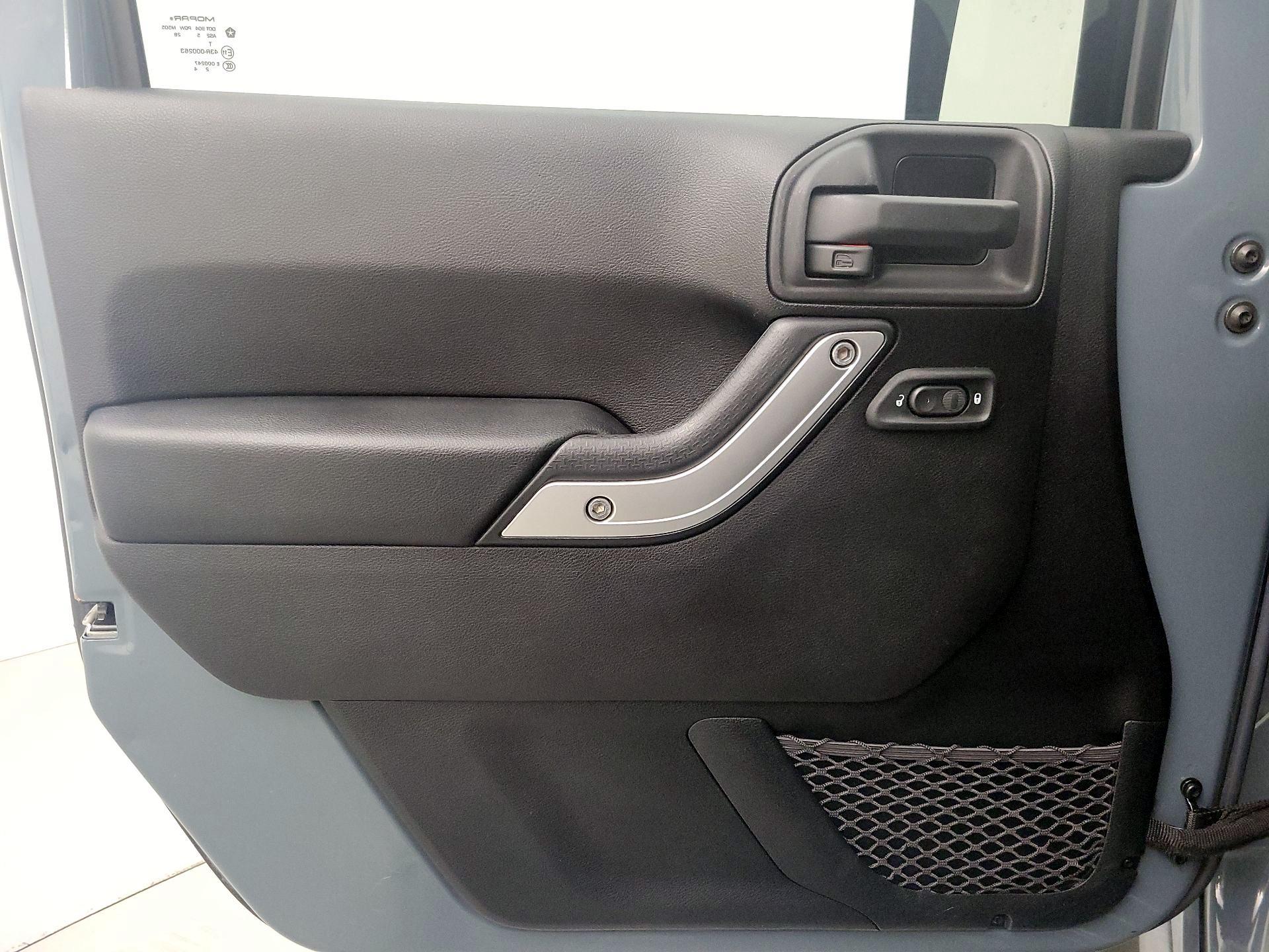 Thumbnail: 2015 Jeep Wrangler - 12