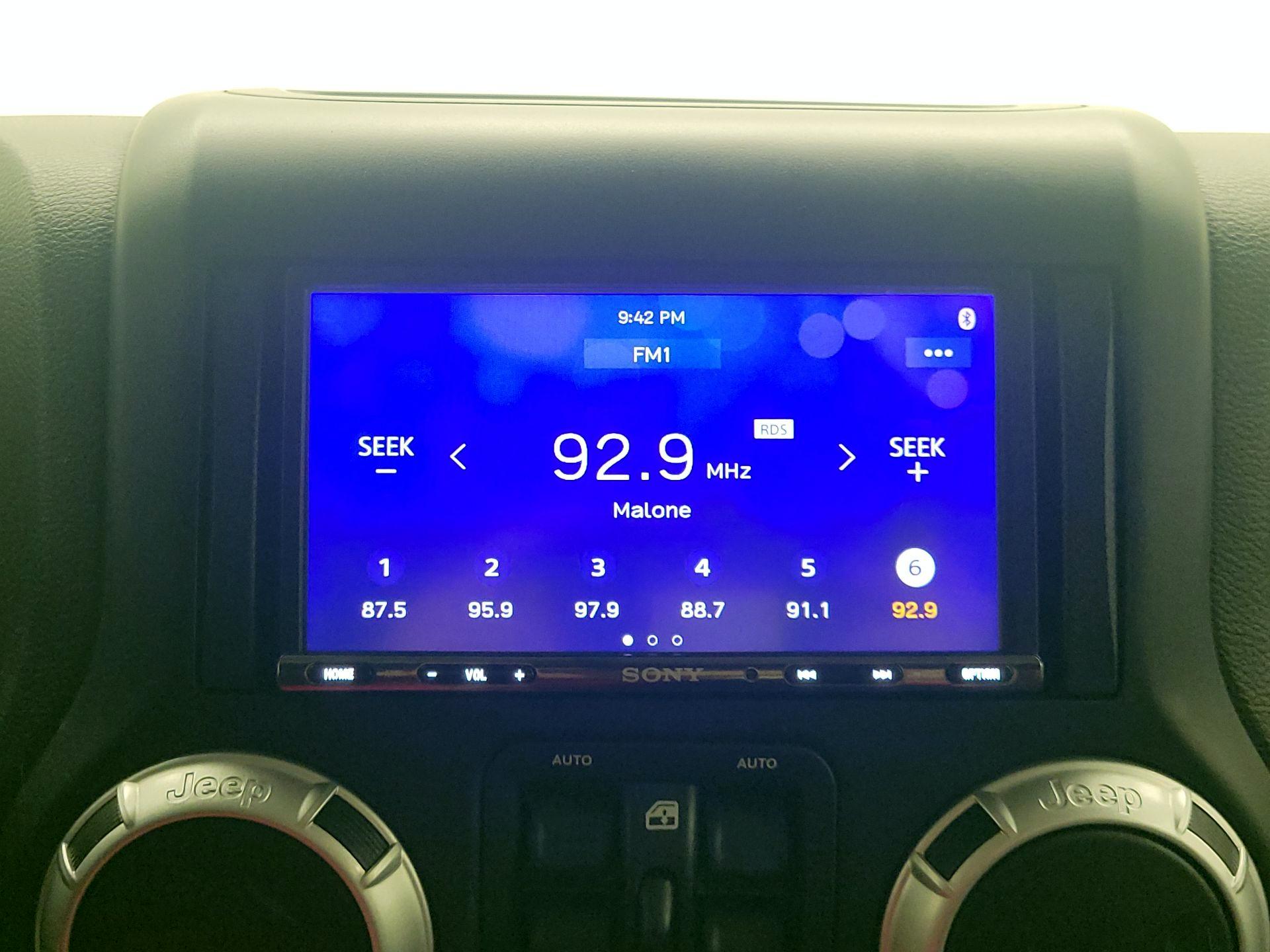 Thumbnail: 2015 Jeep Wrangler - 14