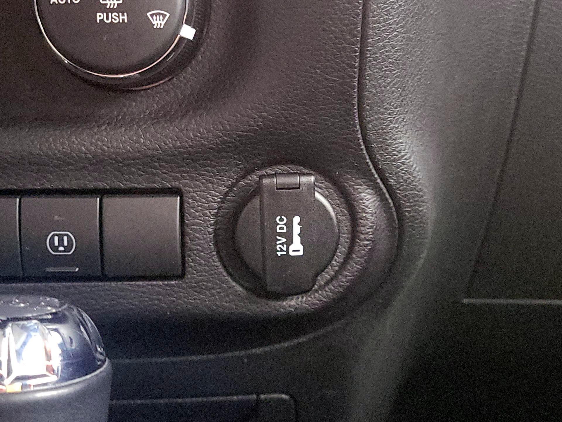 Thumbnail: 2015 Jeep Wrangler - 17