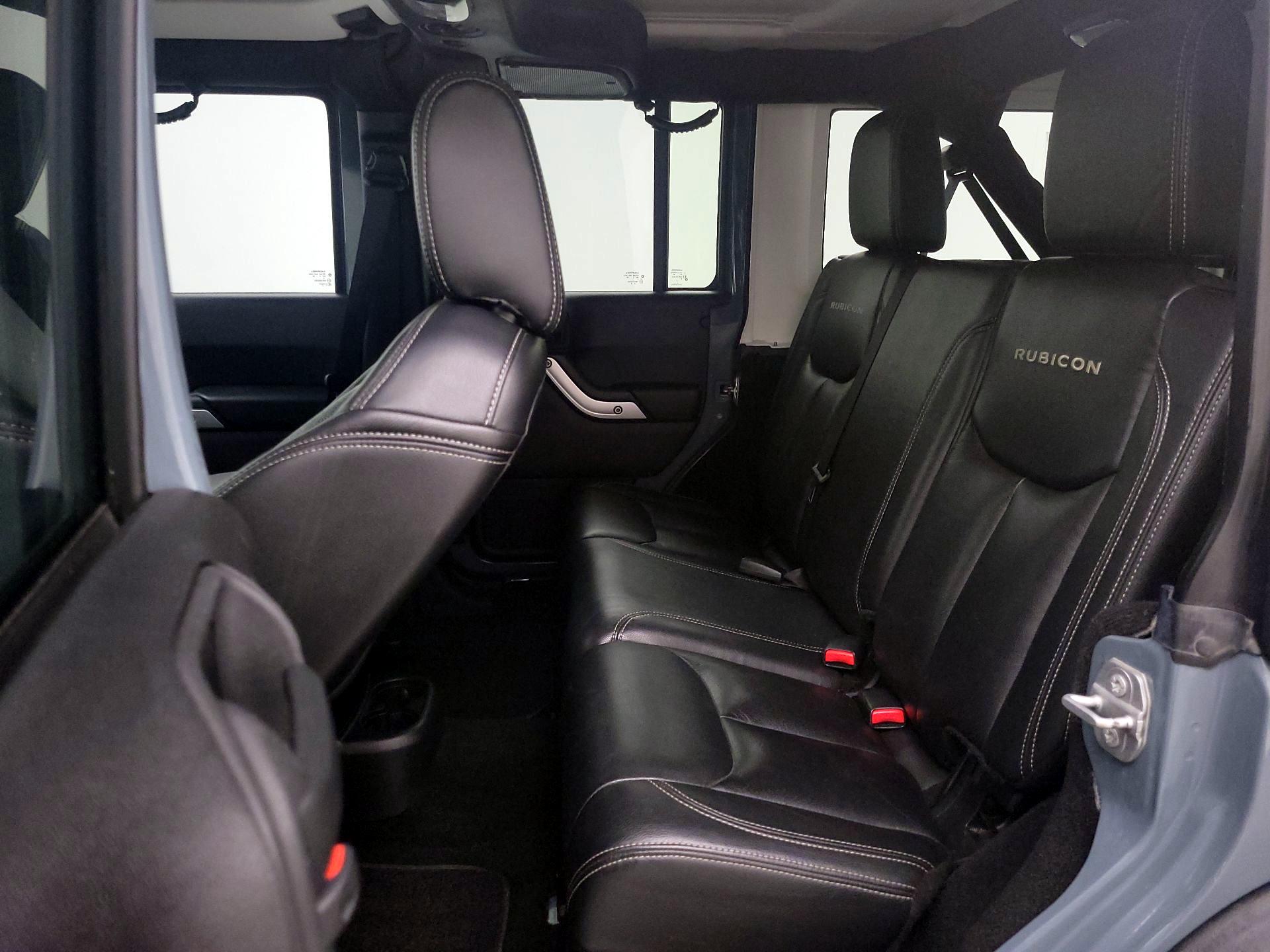 Thumbnail: 2015 Jeep Wrangler - 18