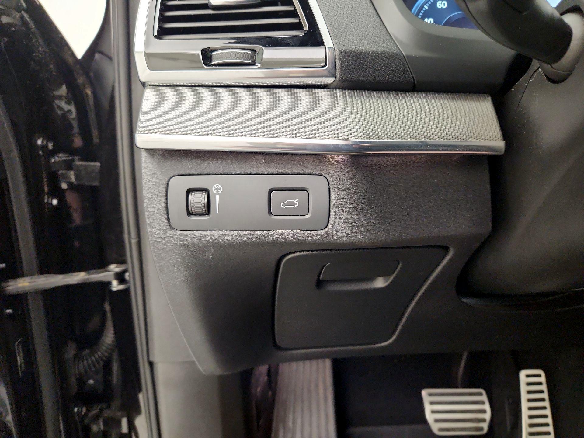 Thumbnail: 2016 Volvo XC90 - 13