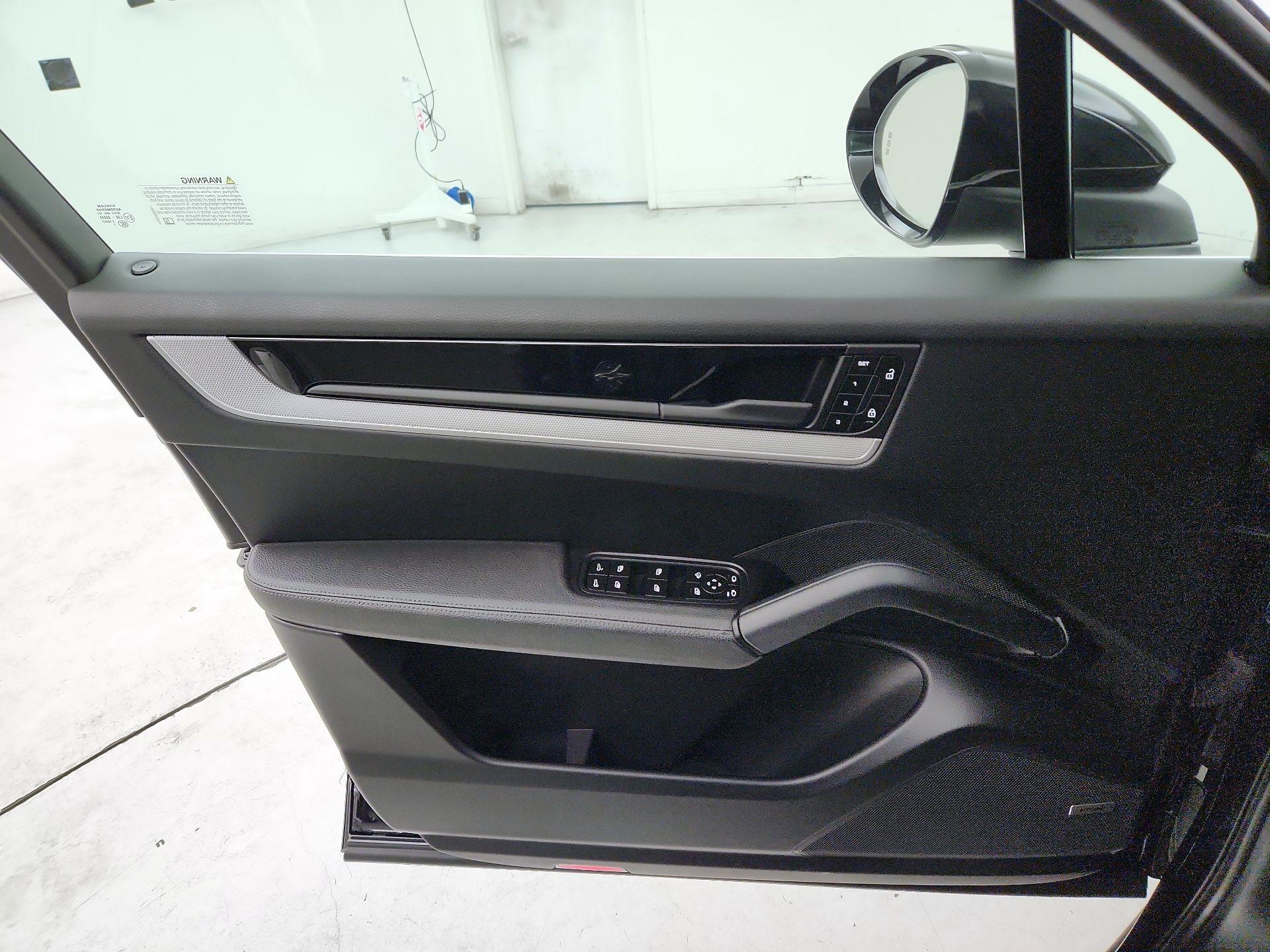 Thumbnail: 2024 Porsche Cayenne - 12