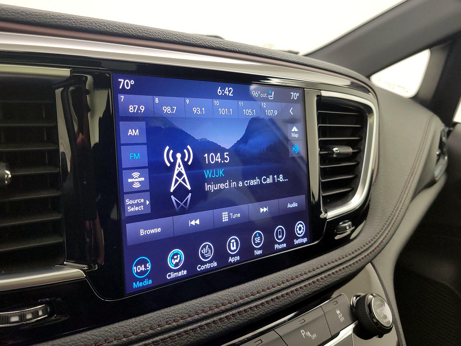 Thumbnail: 2020 Chrysler Pacifica - 16