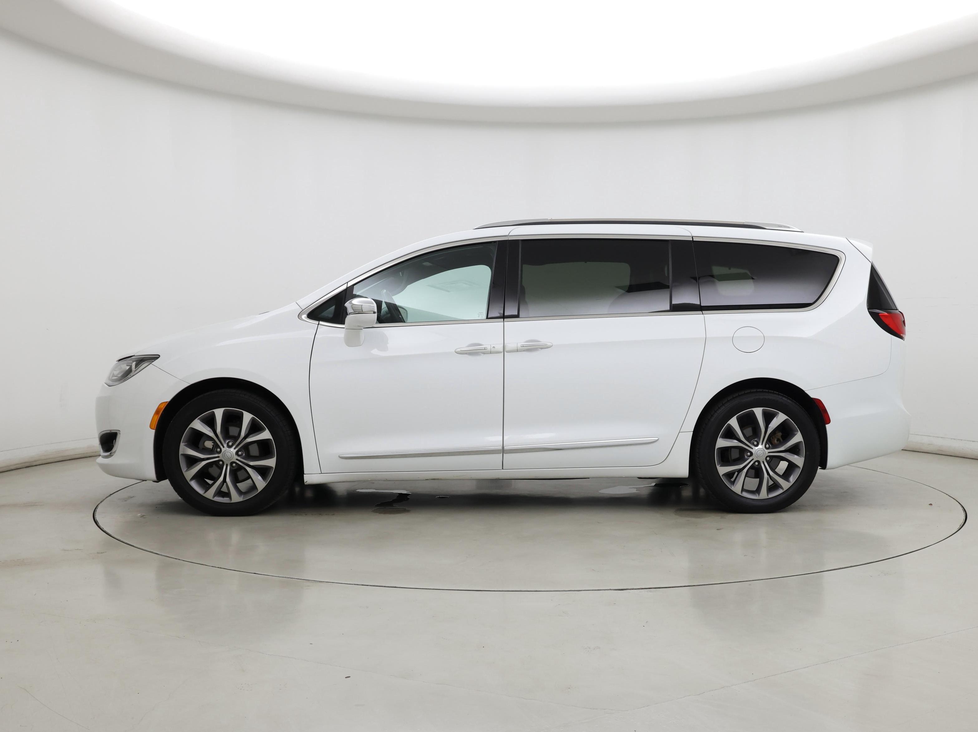 Thumbnail: 2020 Chrysler Pacifica - 3