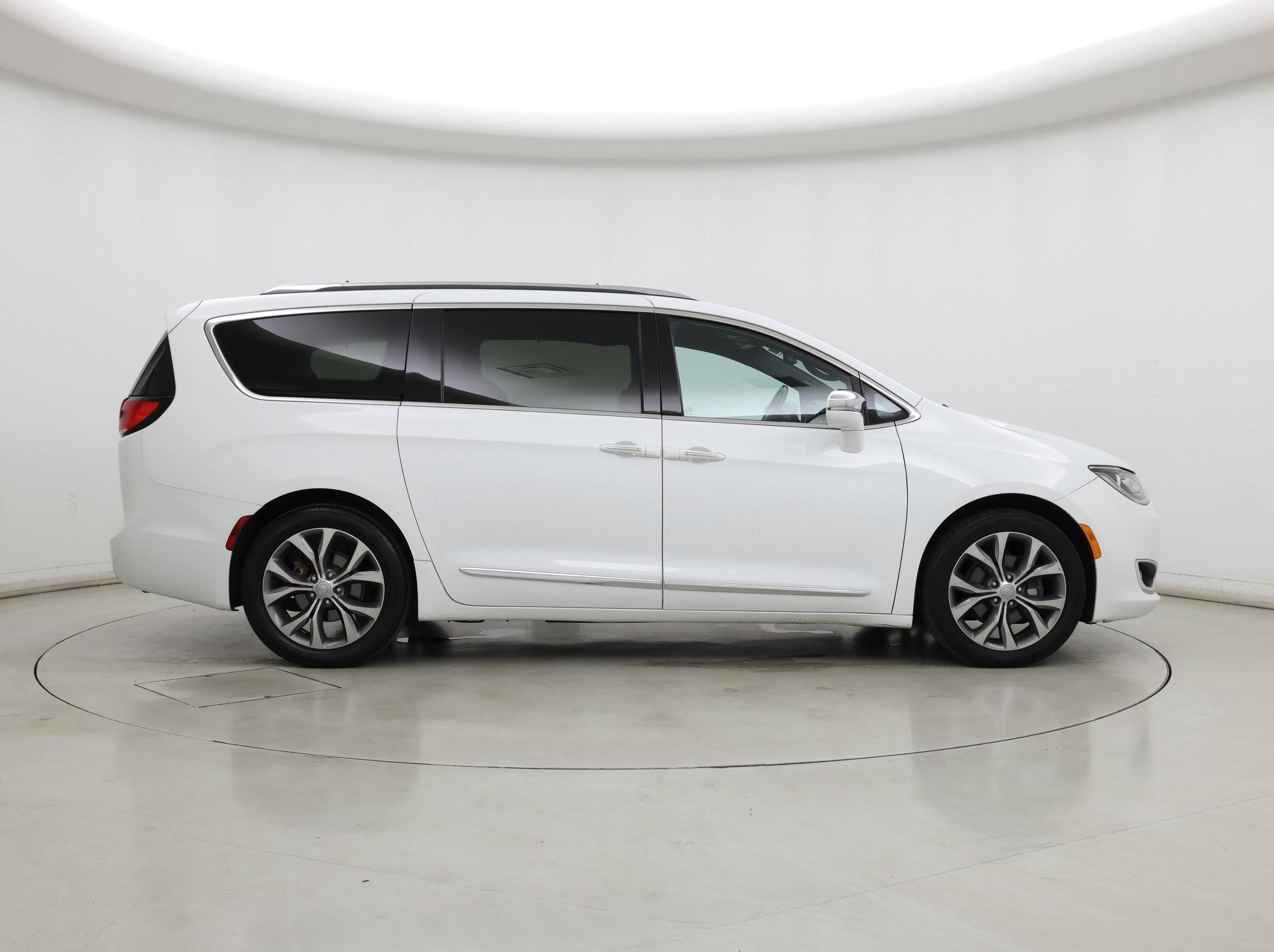 Thumbnail: 2020 Chrysler Pacifica - 7