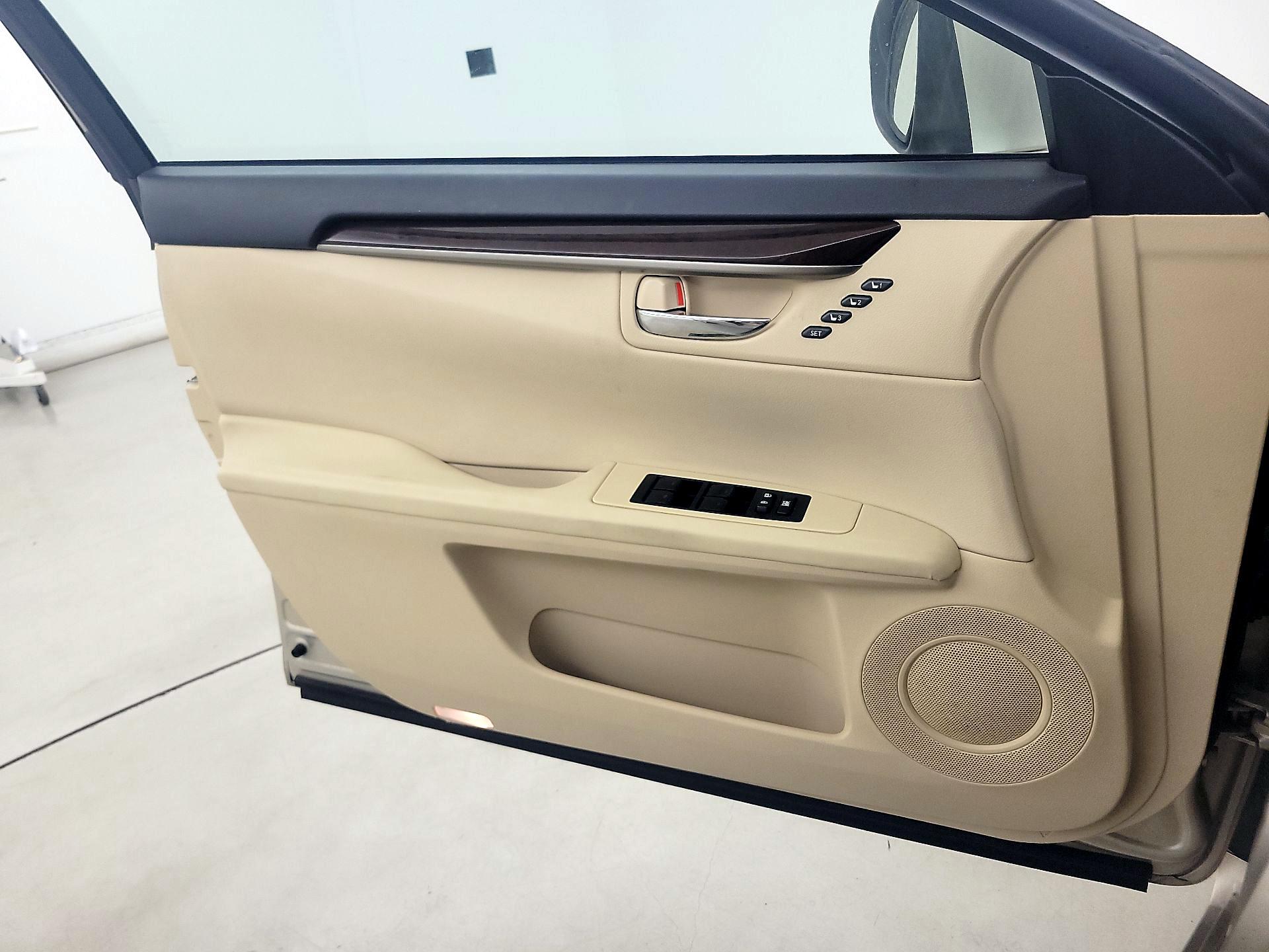Thumbnail: 2014 Lexus ES - 12