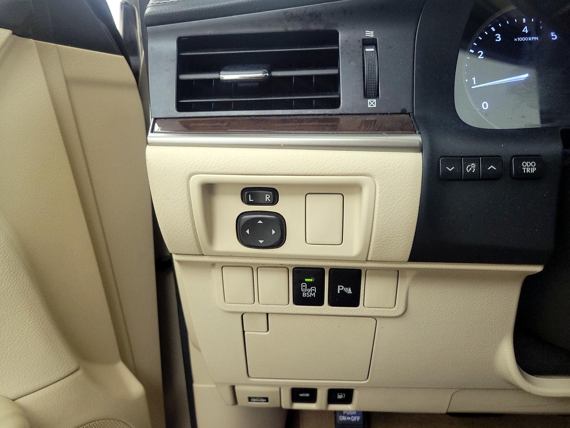 Thumbnail: 2014 Lexus ES - 13