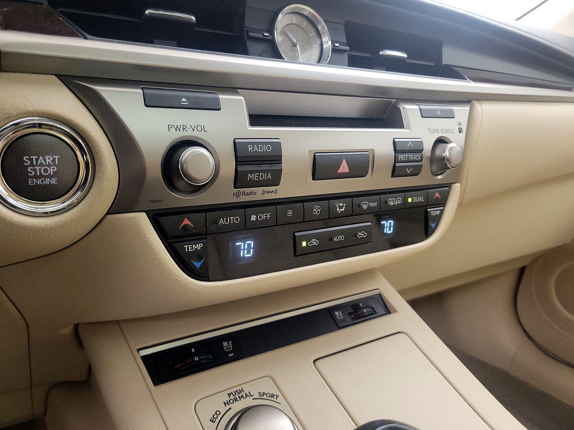 Thumbnail: 2014 Lexus ES - 16