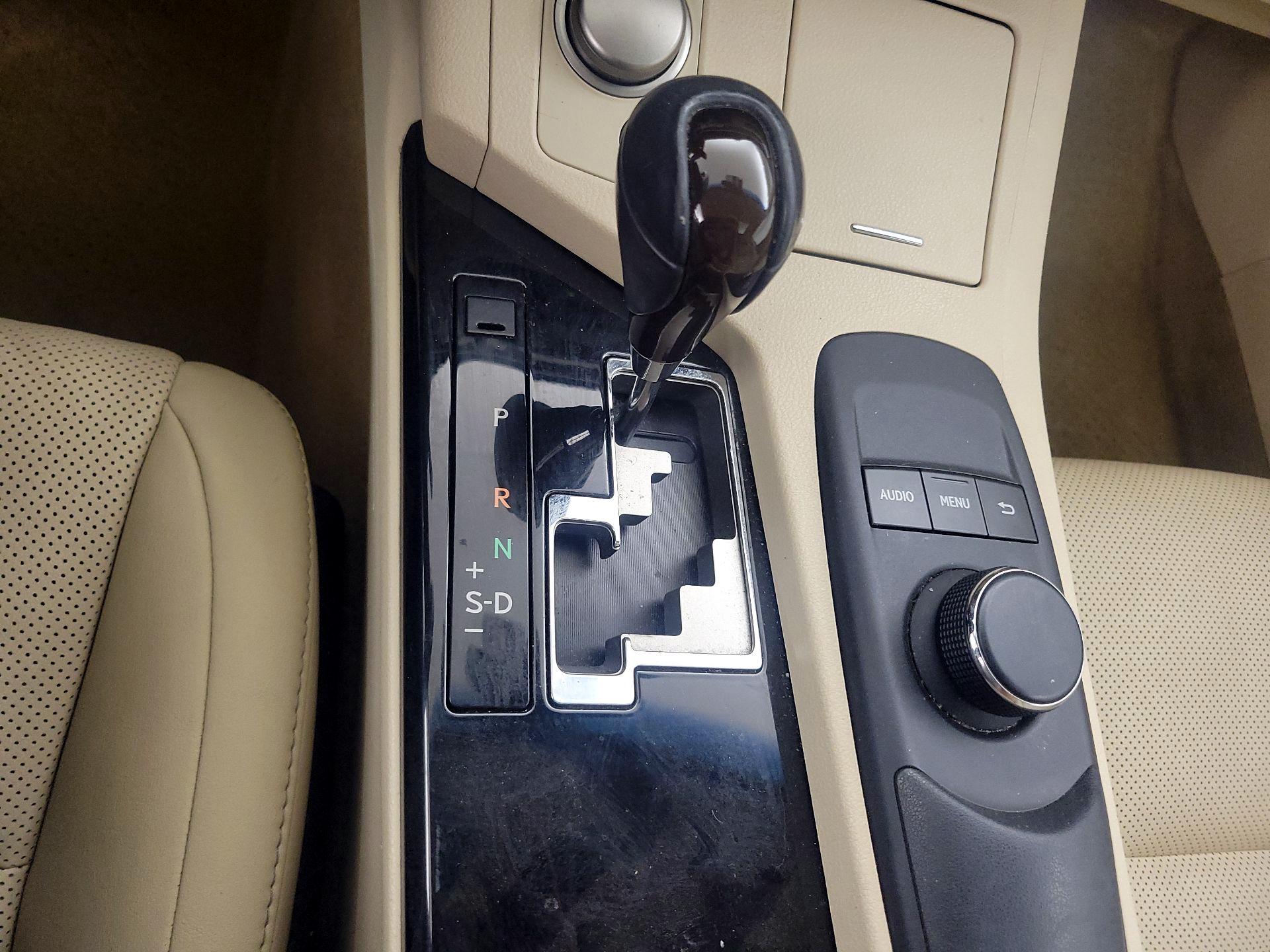 Thumbnail: 2014 Lexus ES - 17