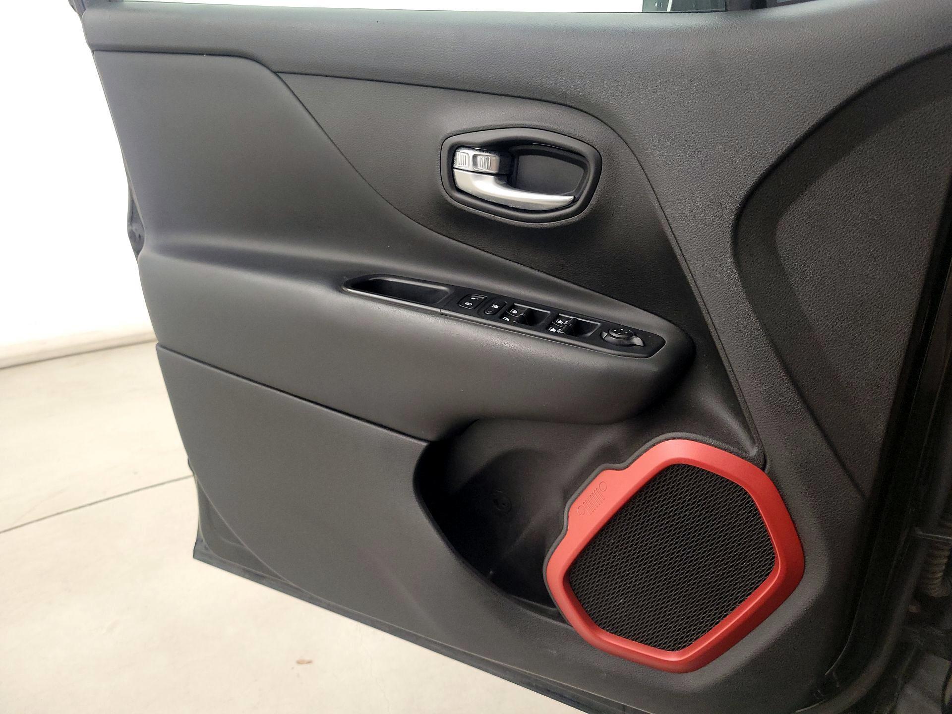 Thumbnail: 2017 Jeep Renegade - 12