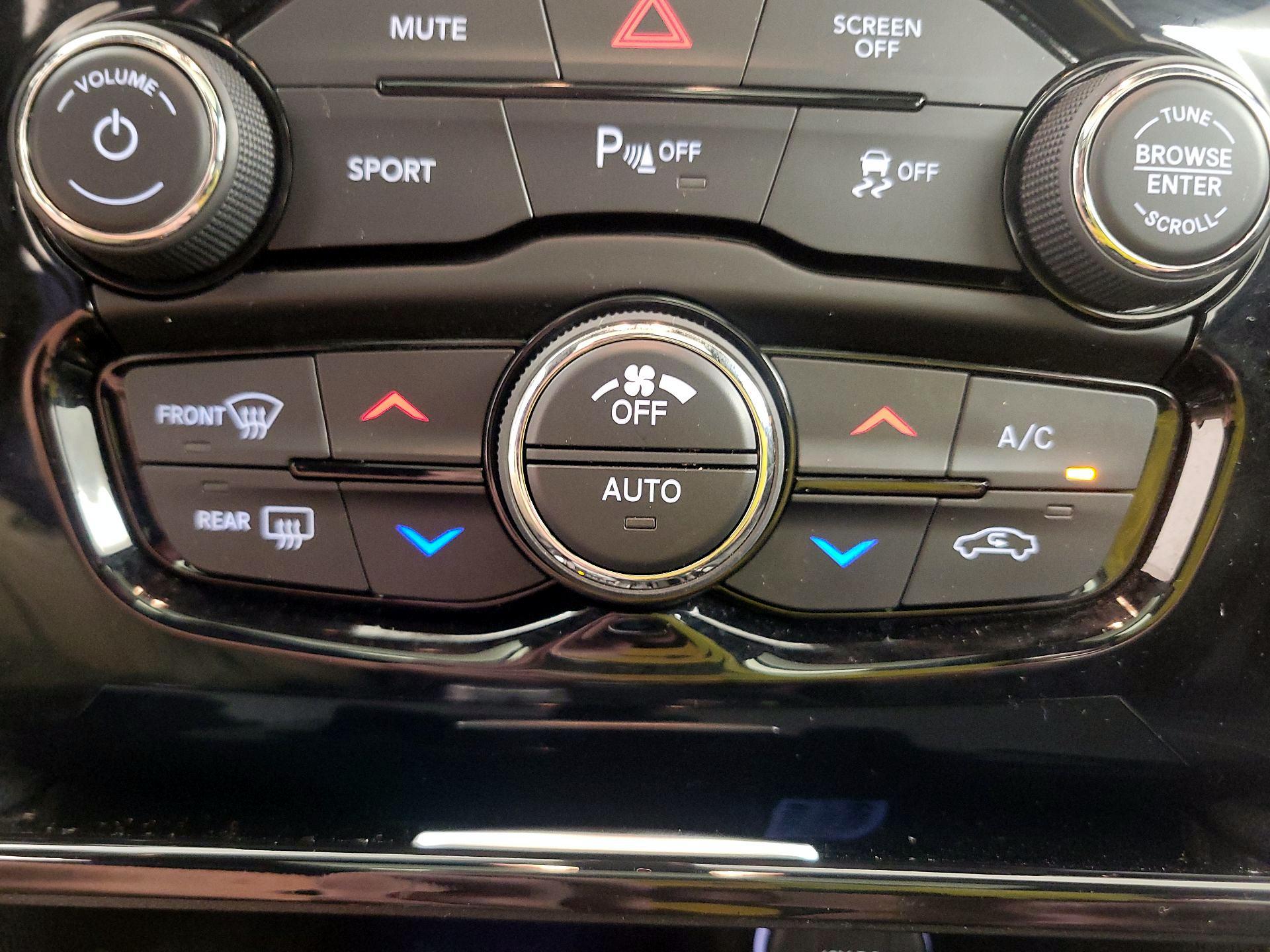 Thumbnail: 2018 Chrysler 300 - 17