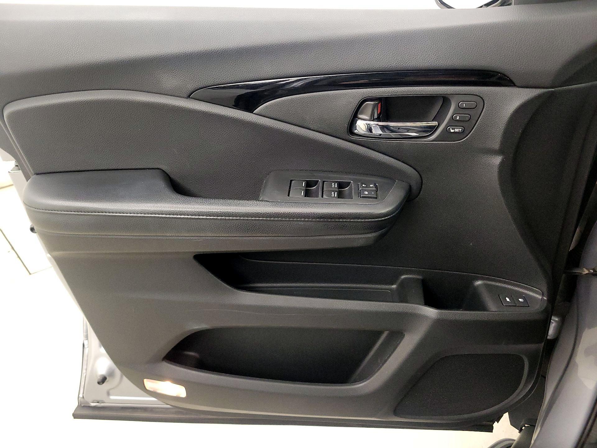 Thumbnail: 2016 Honda Pilot - 12