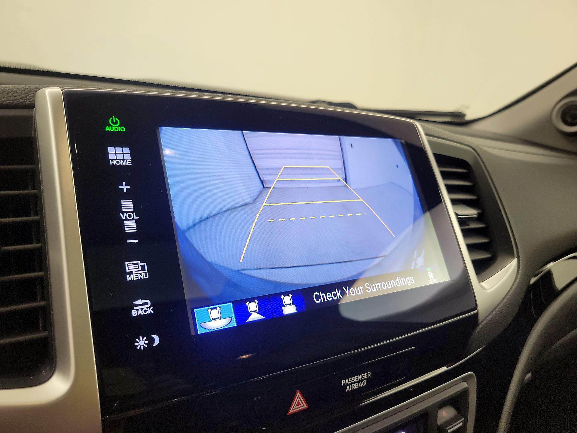 Thumbnail: 2016 Honda Pilot - 15