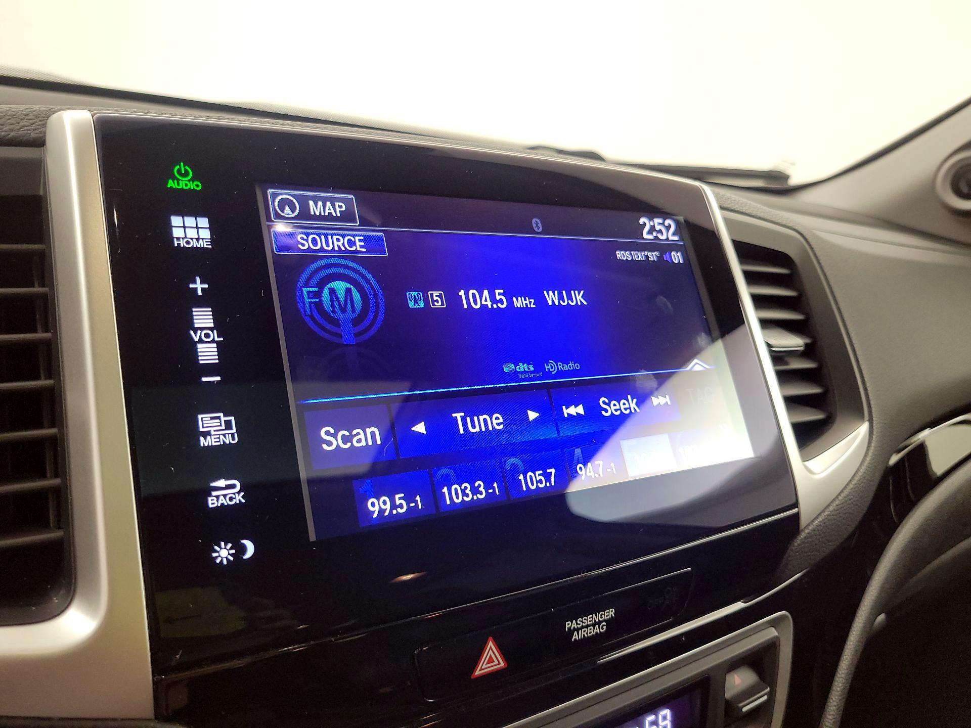 Thumbnail: 2016 Honda Pilot - 16