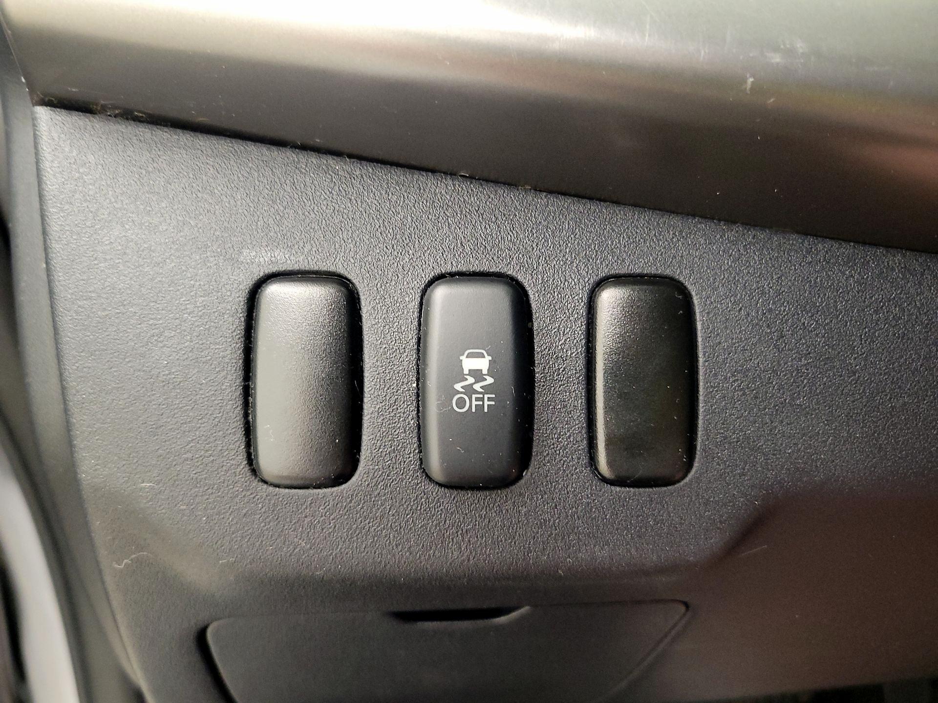 Thumbnail: 2014 Mitsubishi Lancer - 13