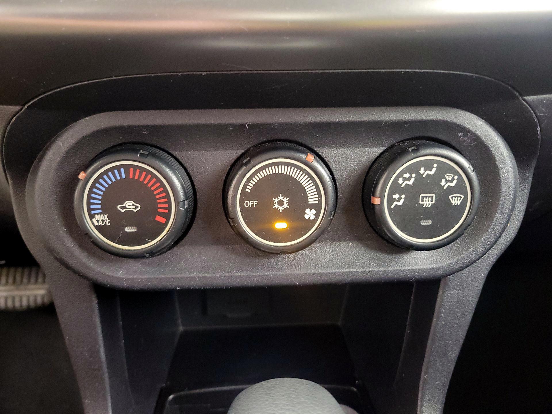 Thumbnail: 2014 Mitsubishi Lancer - 15