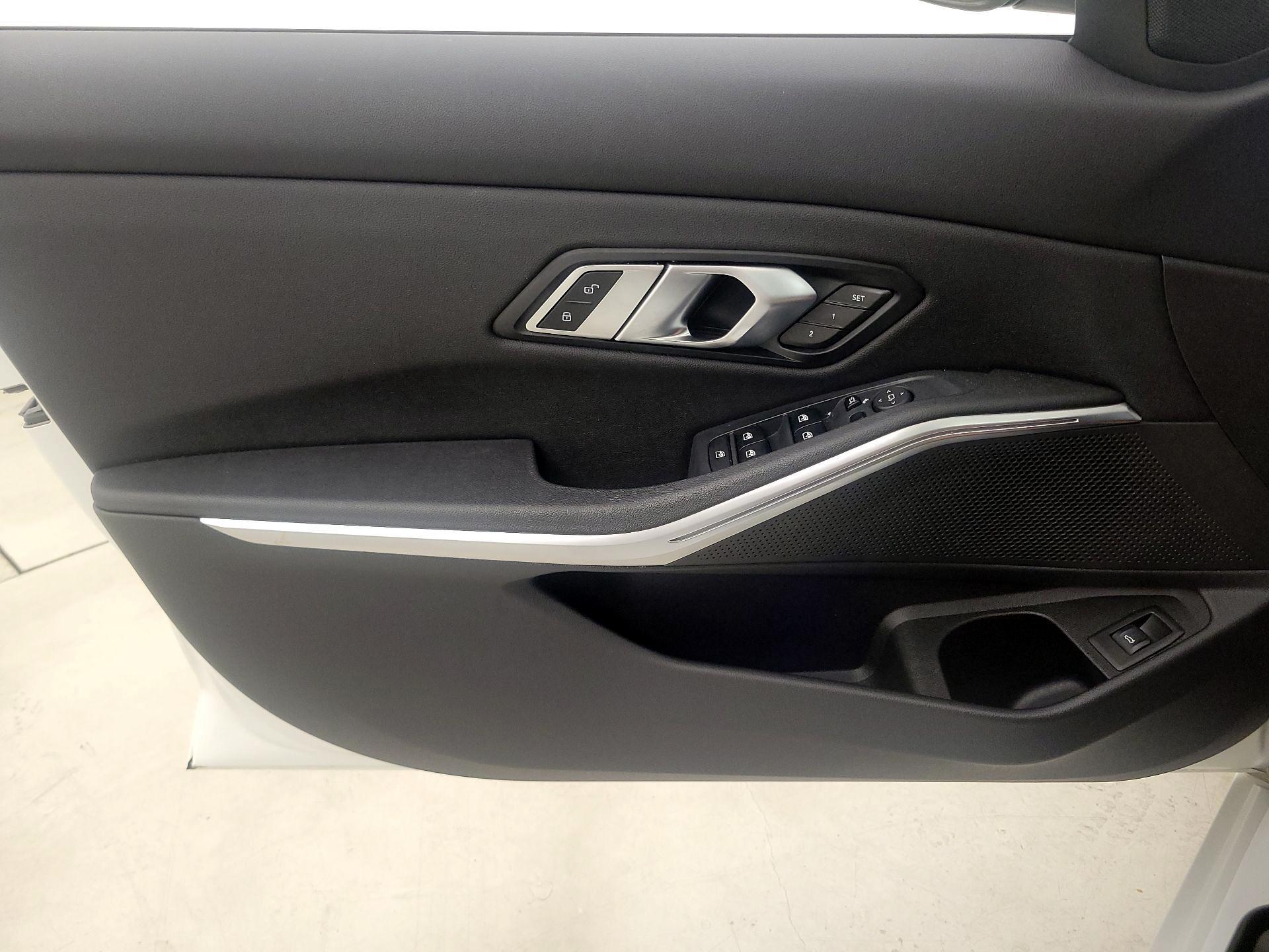 Thumbnail: 2021 BMW 3 Series - 12