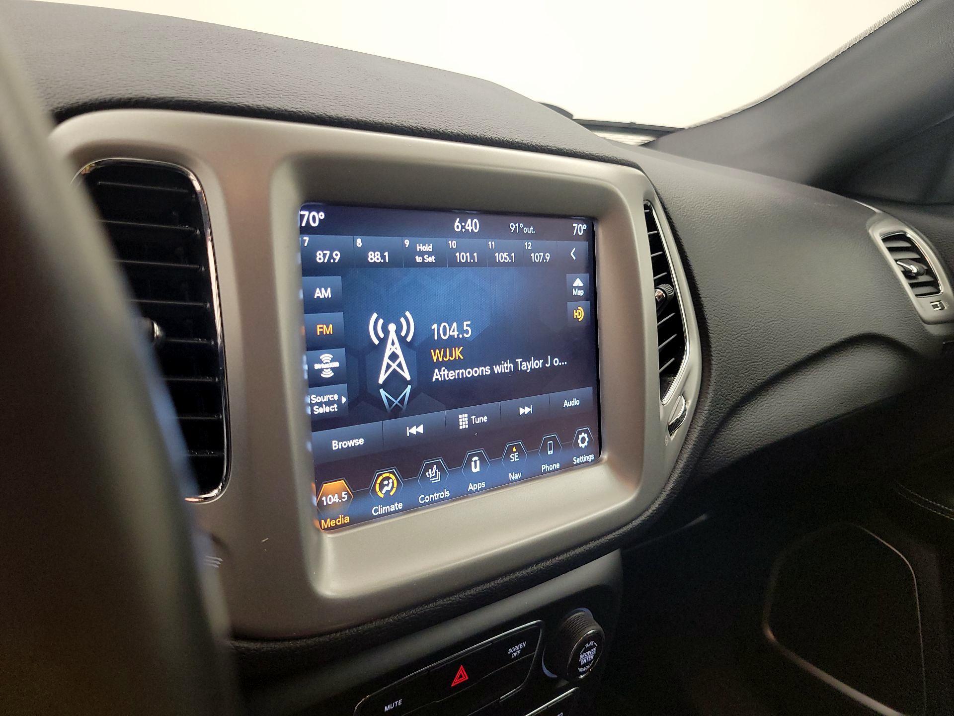 Thumbnail: 2021 Jeep Compass - 16