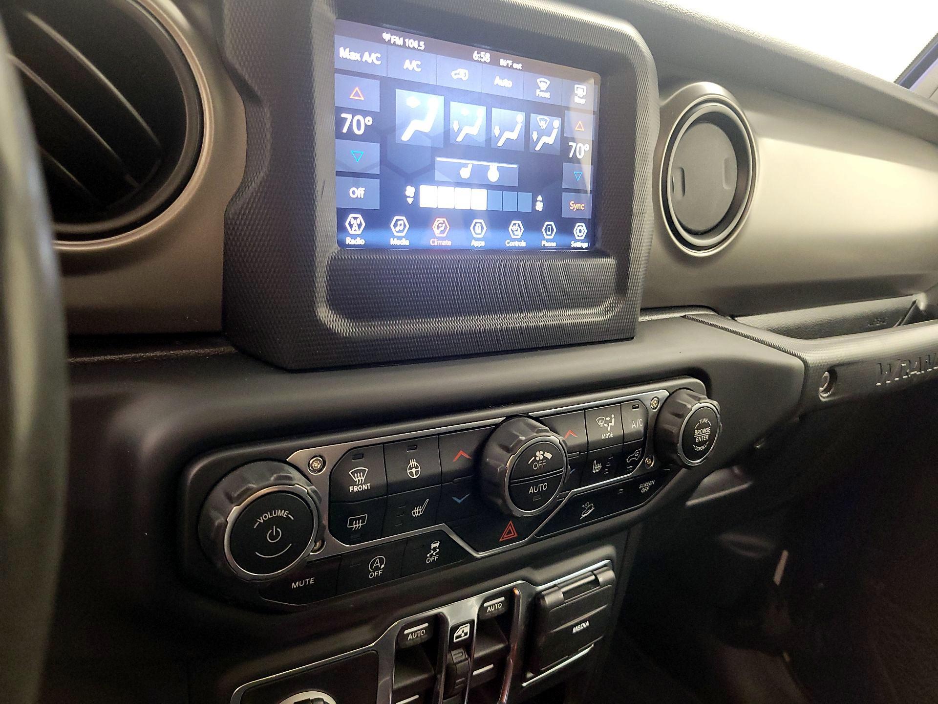 Thumbnail: 2019 Jeep Wrangler - 16