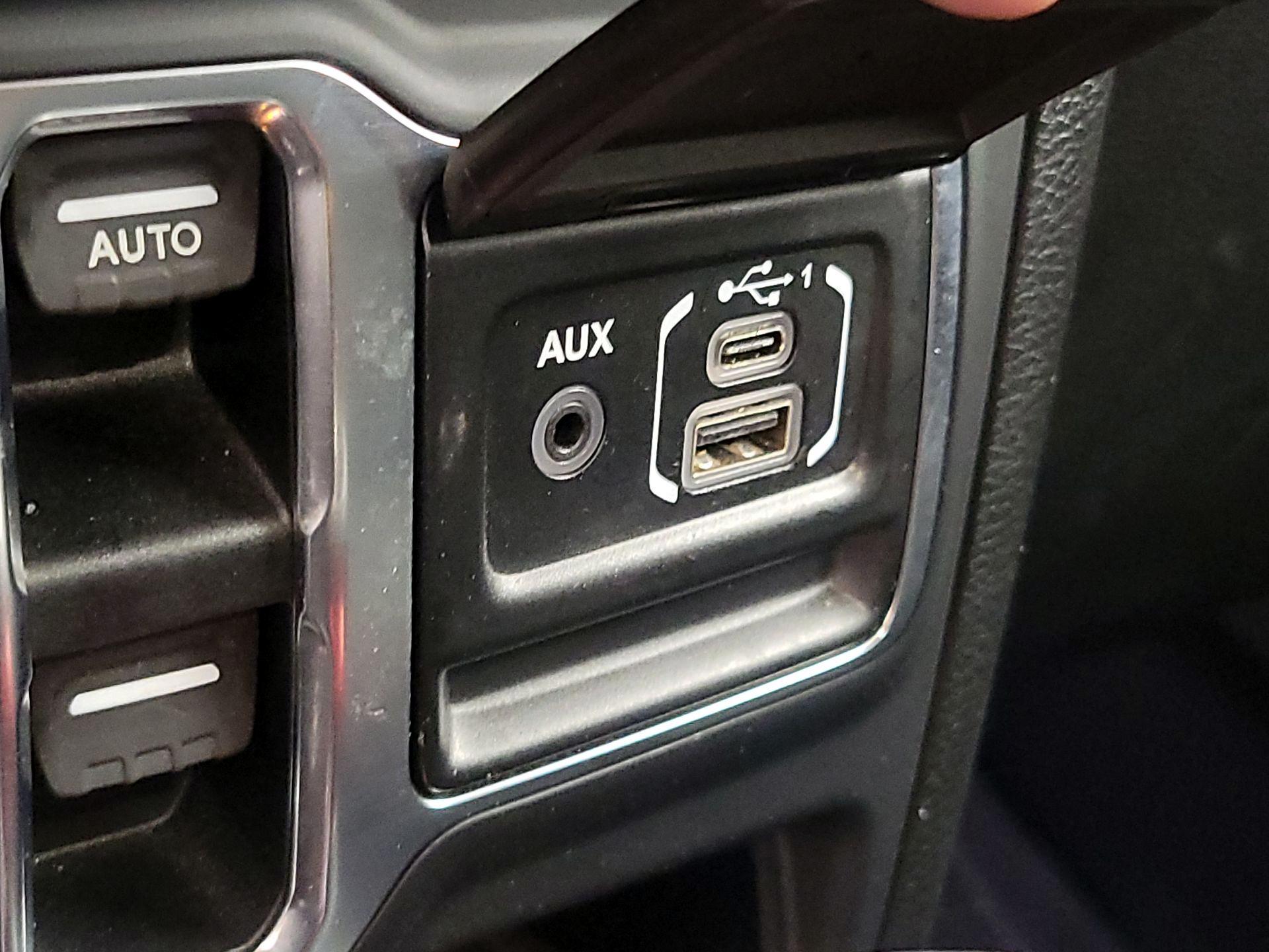 Thumbnail: 2019 Jeep Wrangler - 18