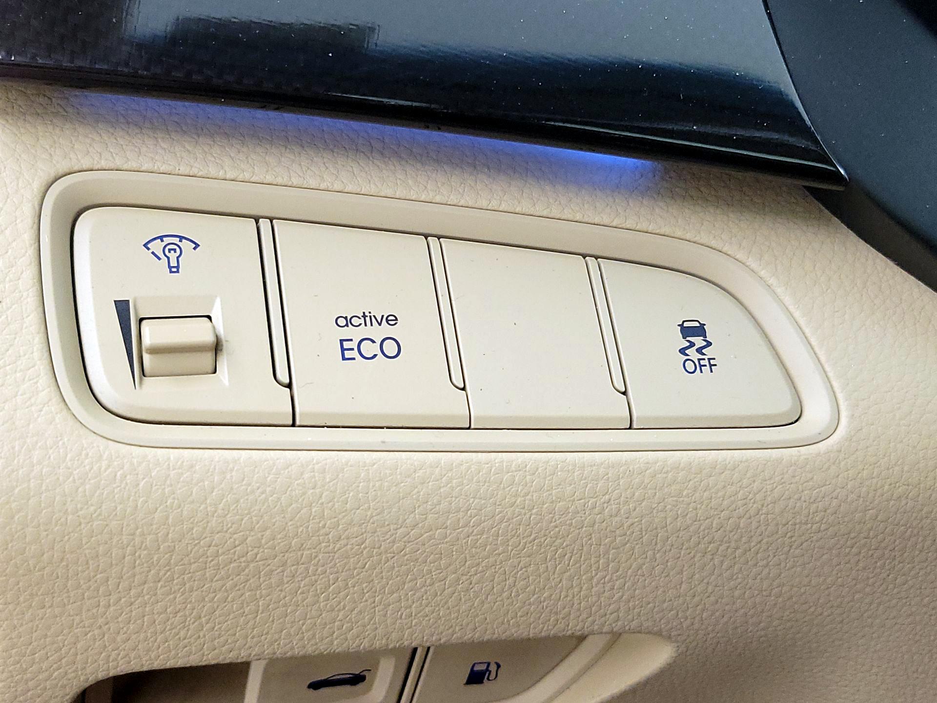 Thumbnail: 2013 Hyundai Azera - 13
