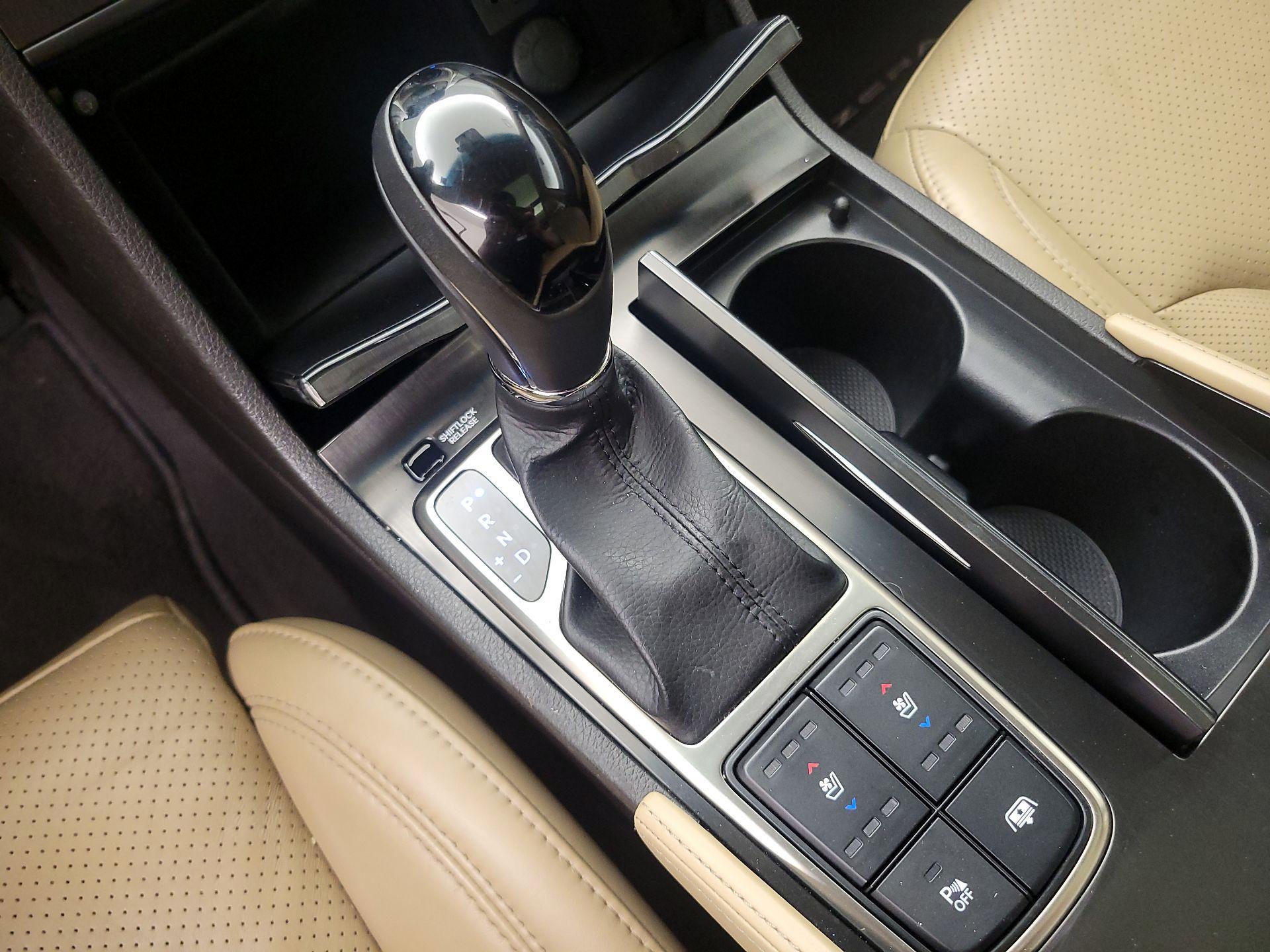 Thumbnail: 2013 Hyundai Azera - 18