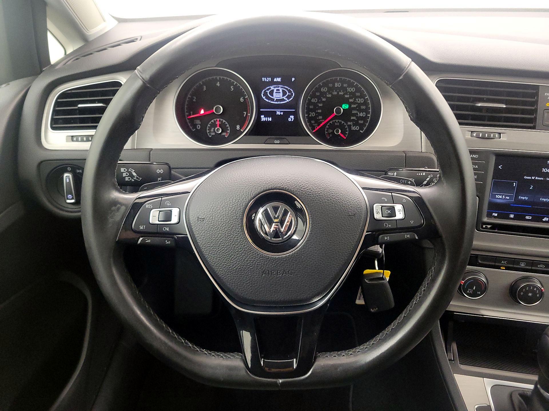 Thumbnail: 2017 Volkswagen Golf - 10