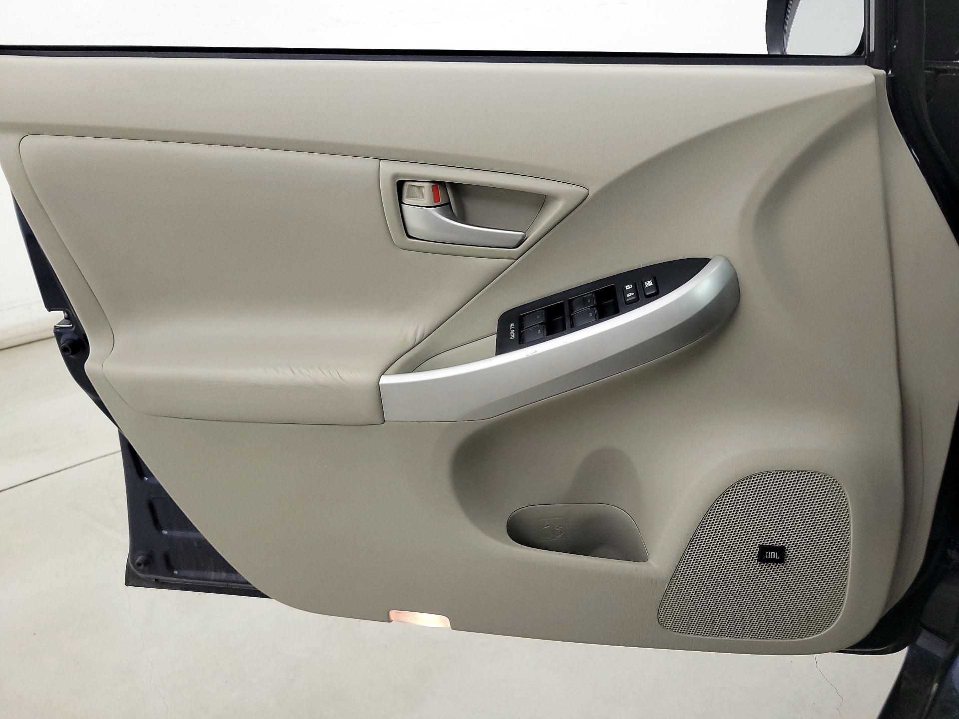 Thumbnail: 2015 Toyota Prius - 12